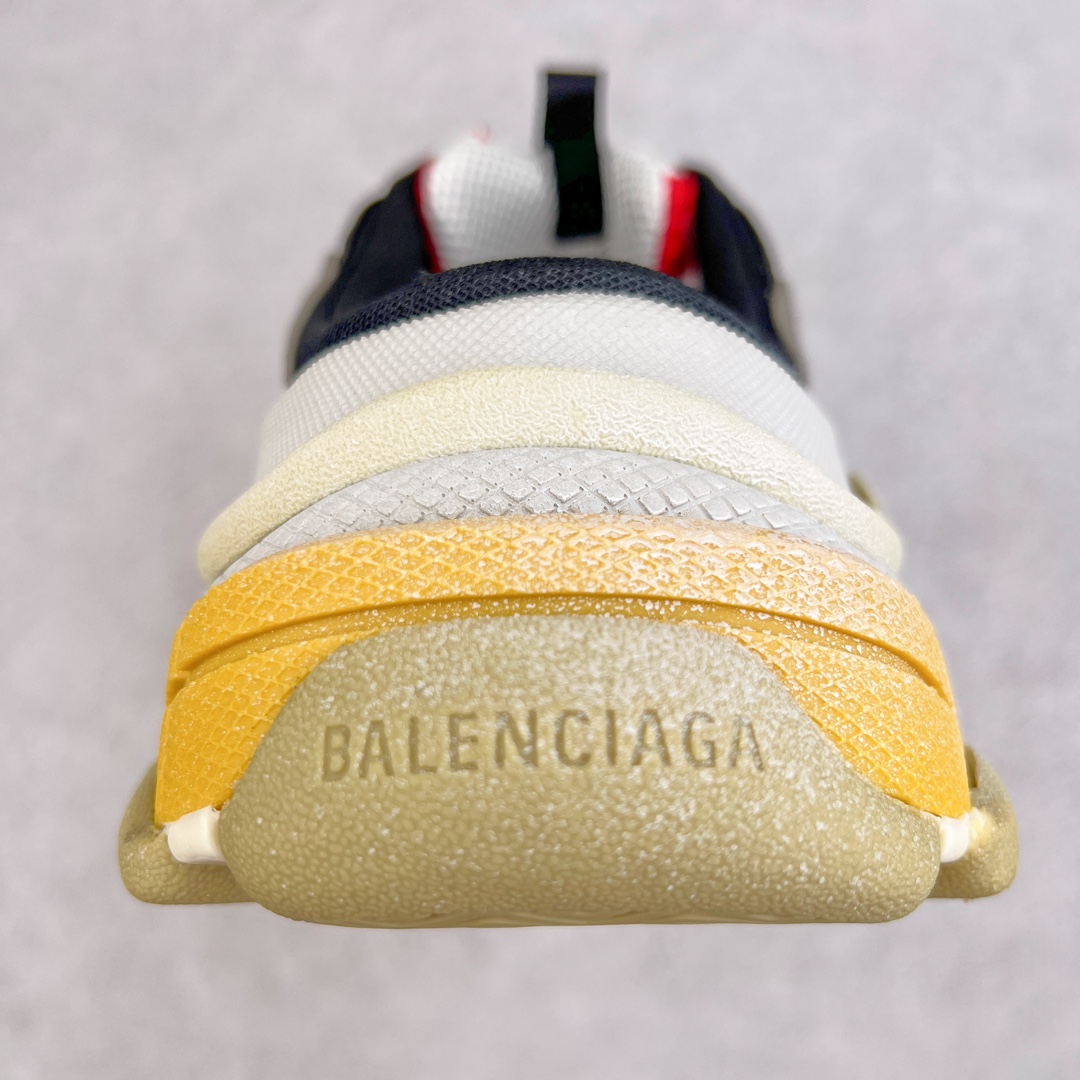 图片[8]-💰320 ＃VG零售版 BALENCIAGA Triple S 巴黎世家复古老爹鞋半拖 全套原纸板楦头开发 最原汁原味的灵魂版型 全鞋荧光划线卡点 胶水把控整洁度追求极致完美 每一双都是工艺品 多重QC质检 超越公司货的品控标准 实实在在的免检产品 原盒原配 正确字体电绣 粗细、位置、大小正确 侧边TPU 透气孔匹配意产原版 正确气垫分离大底 TPU软底 原版一致大底LOGO 立体感十足 原厂皮料水洗做旧 采购原厂网纱 小牛皮 小羊皮和网眼 复杂的三层外底 采用Clear Sole技术将TPU注入鞋底内部可产生气泡 以提供更多舒适感 更轻的鞋子和减震效果 脚趾边缘绣有尺寸 侧面绣有徽标 背面压印徽标 舌头上的Triple S橡胶品牌 2个鞋带环 包括1个功能环 运动系带系统 带12个织物孔眼 双色鞋带让人想起远足靴的鞋带 后部拉环和舌头拉环 水洗效果 打造老旧外观 正常尺码 Size：35 36 37 38 39 40 41 42 43 44 45 46 编码：by3936090-运动鞋