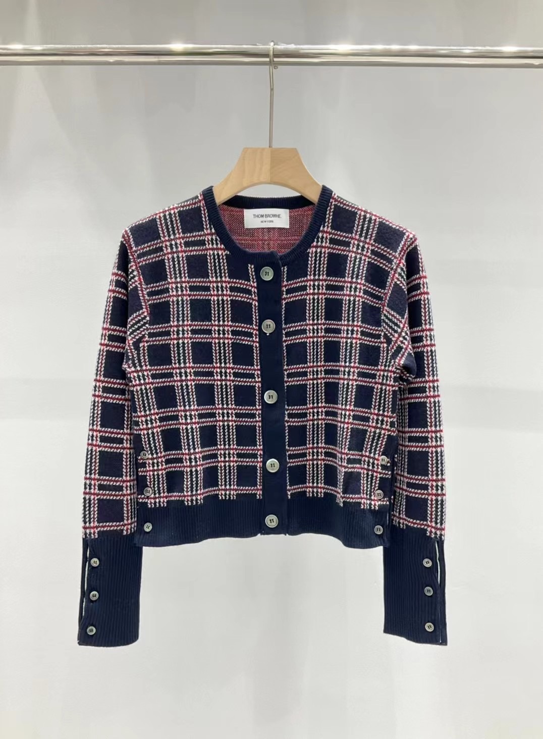 24夏季新款！THOM BROWNE  休闲格子圆领针织开衫\n码数：SML\n颜色：一色