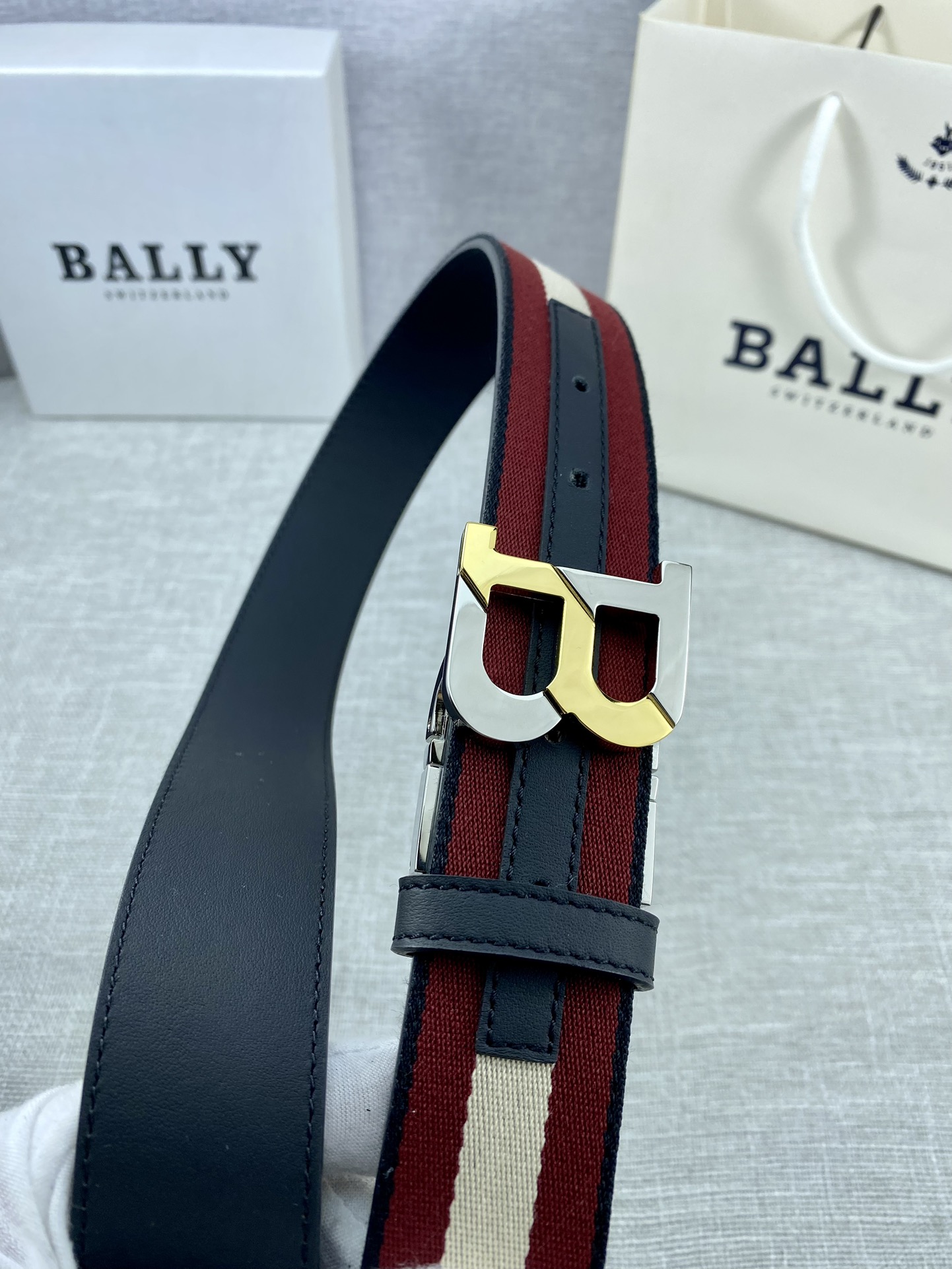 这款BBuckle腰带以合成织物制成