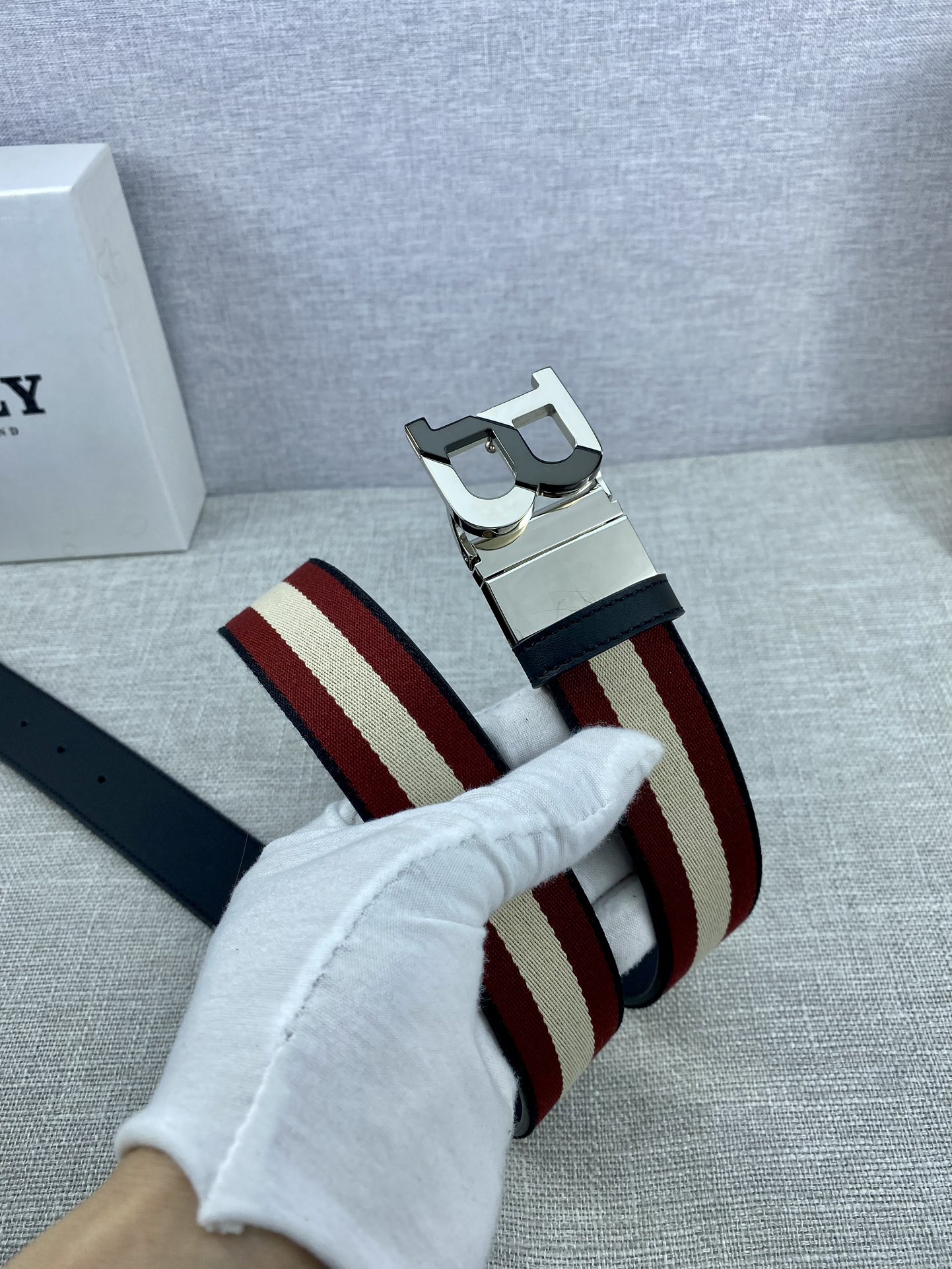 这款BBuckle腰带以合成织物制成