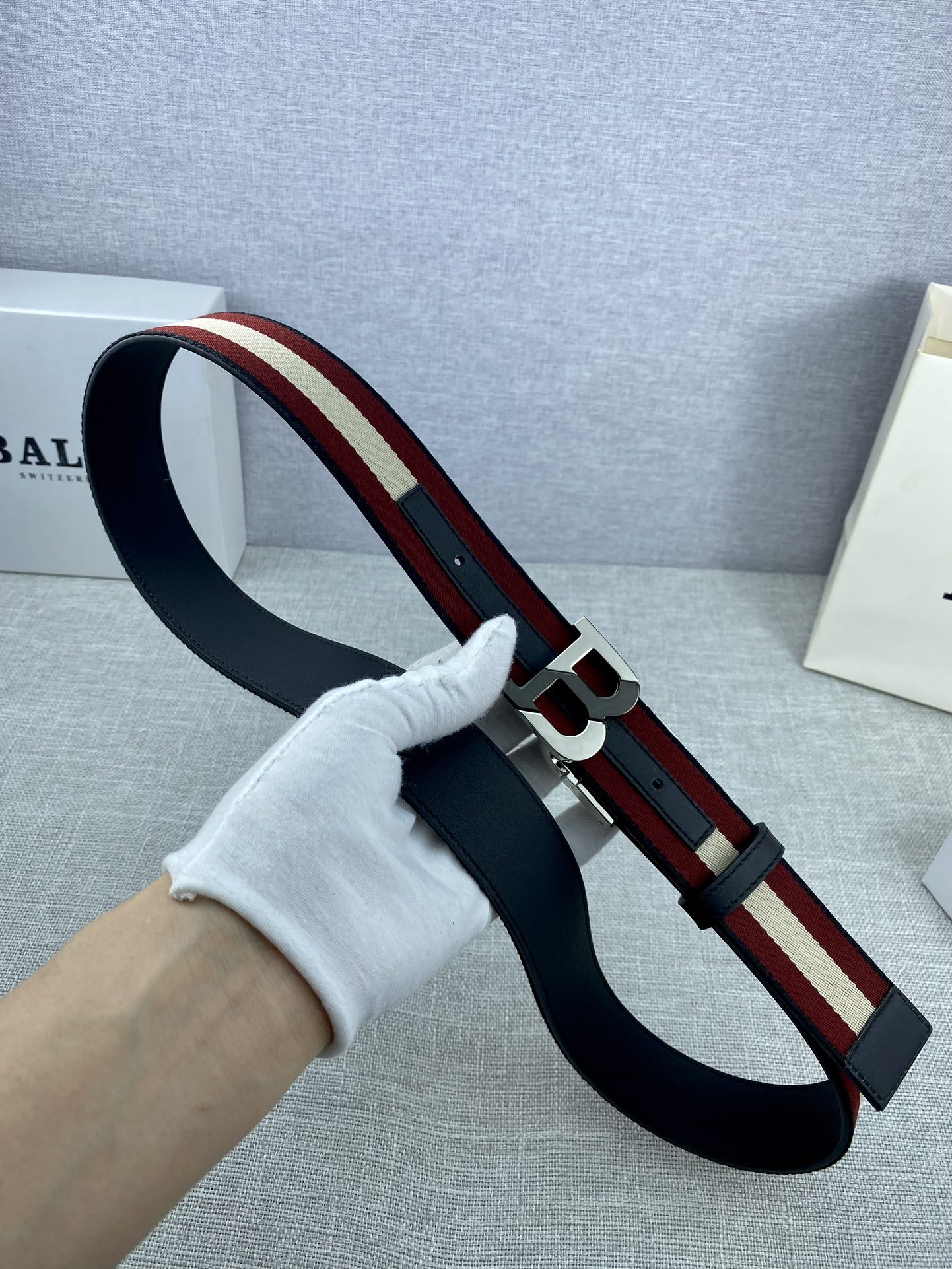 这款BBuckle腰带以合成织物制成