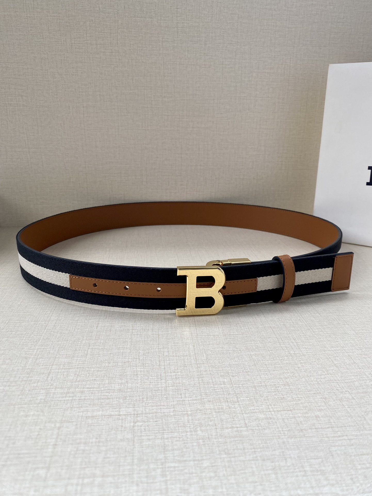 这款BBuckle腰带以合成织物制成