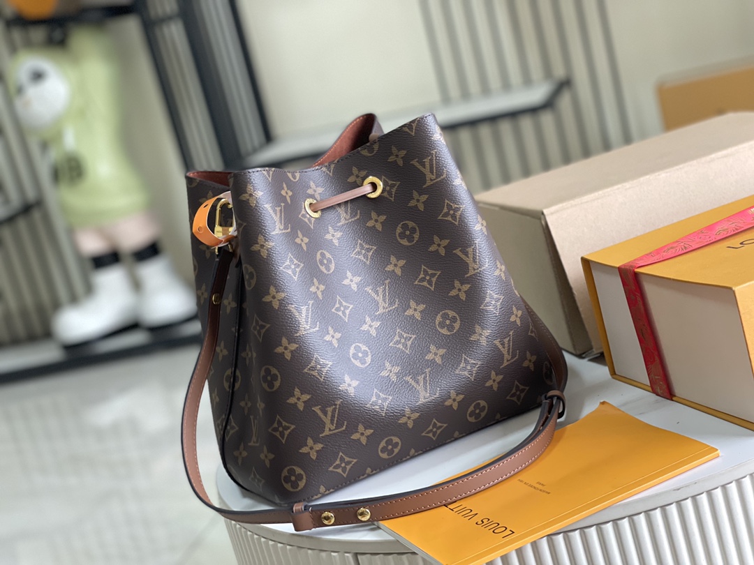 Louis Vuitton Haute Couture Classic Luxury Handbag Shoulder Crossbody 4