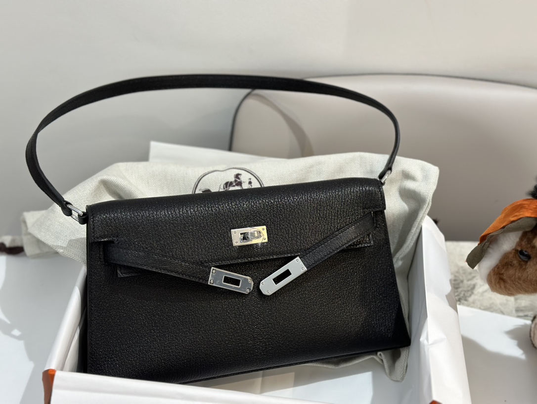 Comprar lujo 2024
 Hermes Kelly Bolsos cruzados y bandoleras Negro Hardware plateado Piel de cabra oveja Underarm