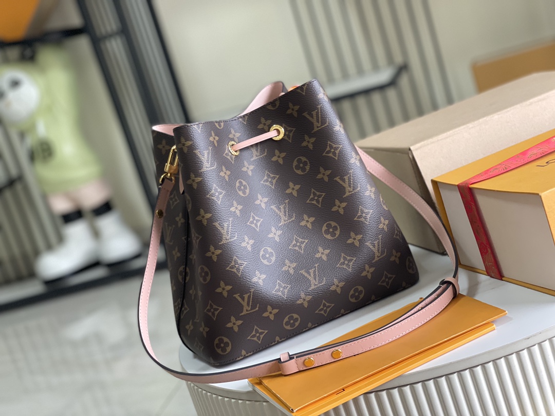 Louis Vuitton Haute Couture Classic Luxury Handbag Shoulder Crossbody 4