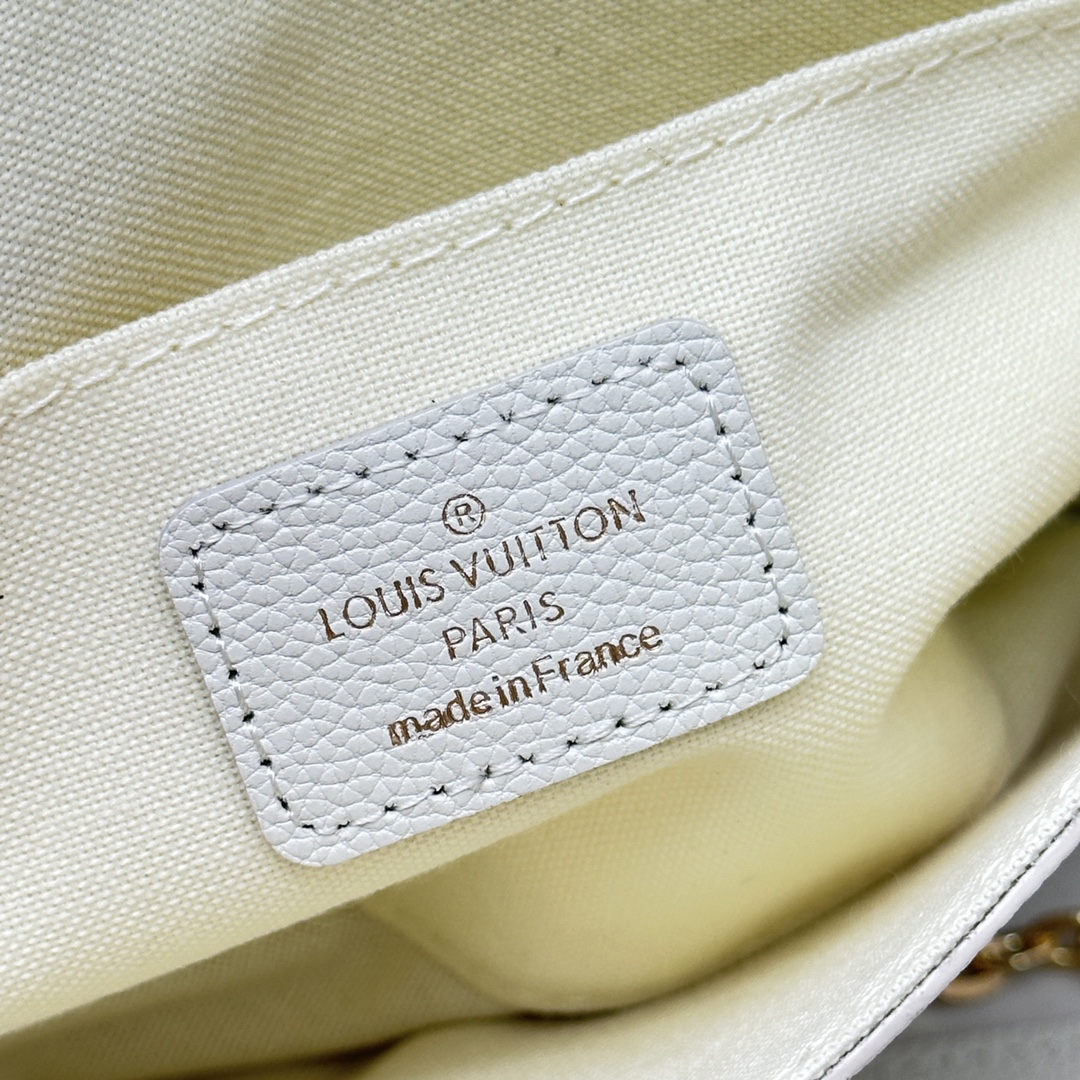 Leather wallet closure detail