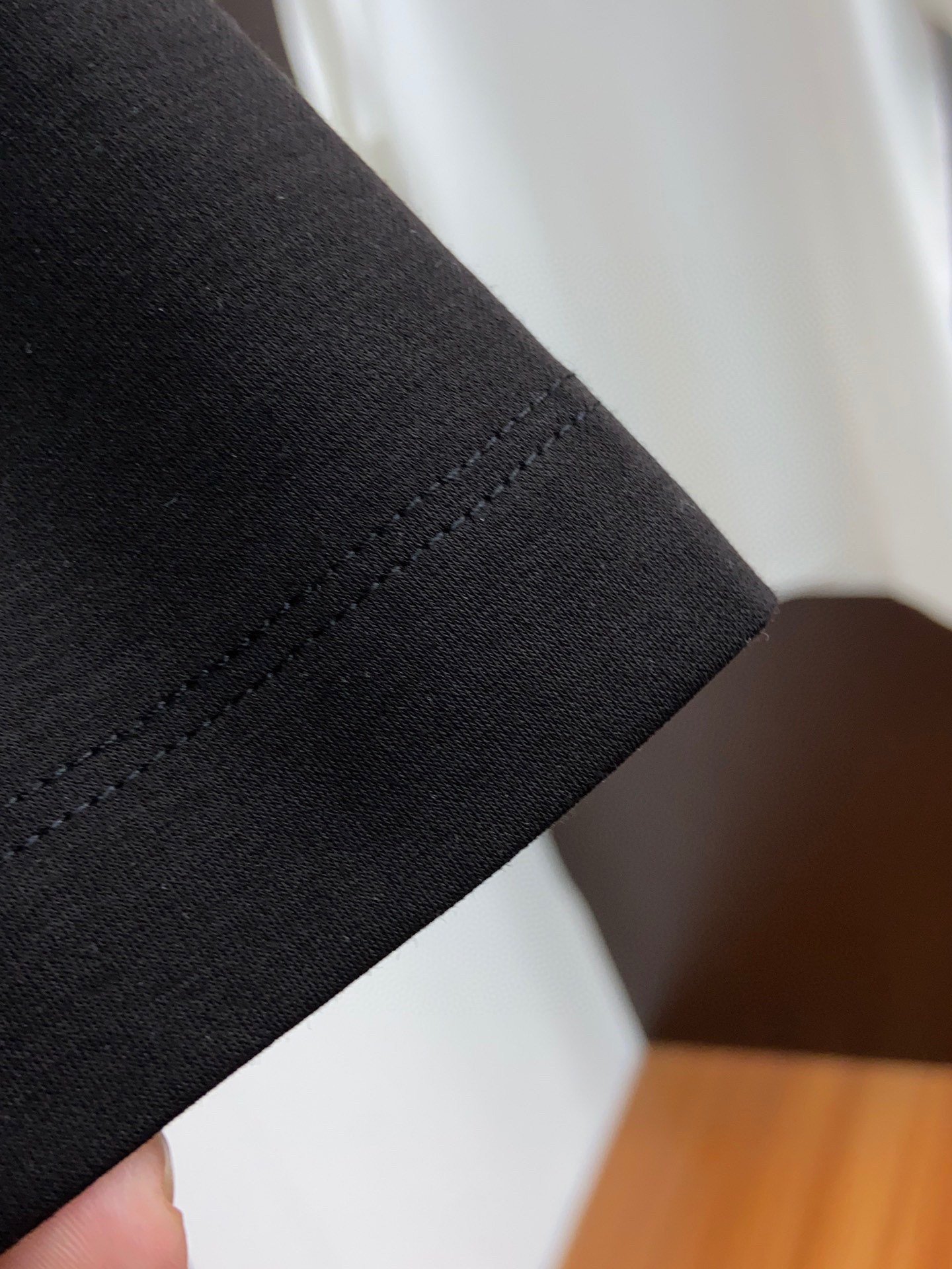 阿玛尼2024春夏最新品专柜同步有售原单狠货时尚休闲圆领短袖进口原版高支铜蚕丝棉面料唯一可以做代购级别的
