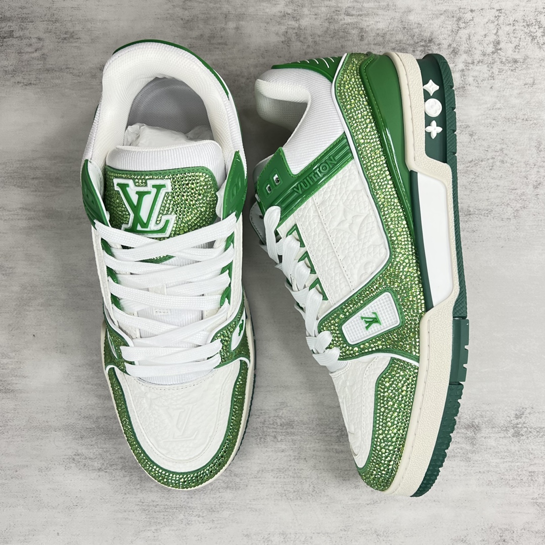 Louis Vuitton 新款上架 2023 Louis*Vuitto* LV trainer 满钻系列 走秀款TRAINER 大底和面料私模 绝对下血本费心思的一款鞋子 自Vifgil到来之后而设计的这一系列 每一季度都深受众多粉丝的青睐 TPU 大底 包装