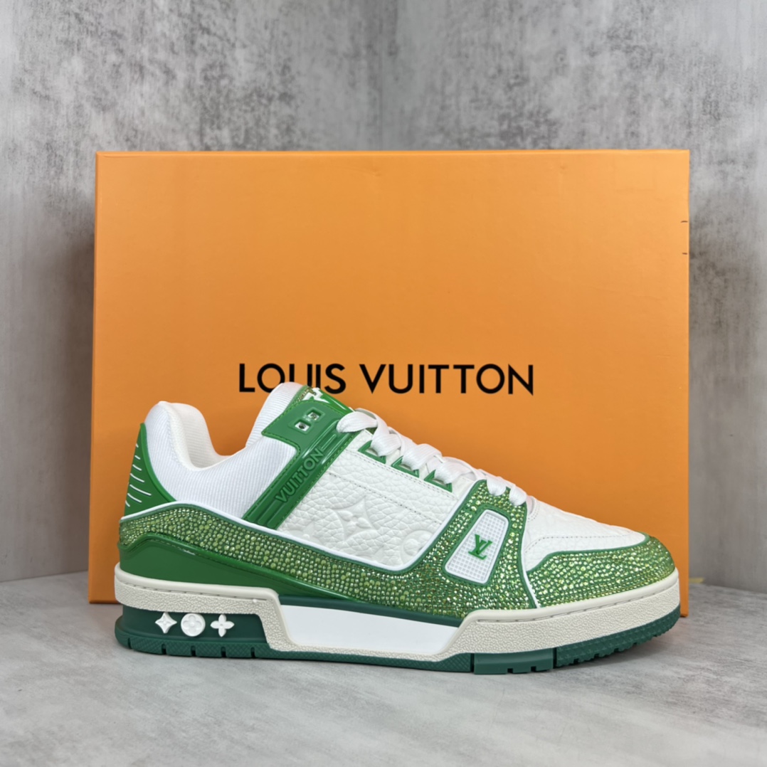 Louis Vuitton 新款上架 2023 Louis*Vuitto* LV trainer 满钻系列 走秀款TRAINER 大底和面料私模 绝对下血本费心思的一款鞋子 自Vifgil到来之后而设计的这一系列 每一季度都深受众多粉丝的青睐 TPU 大底 包装
