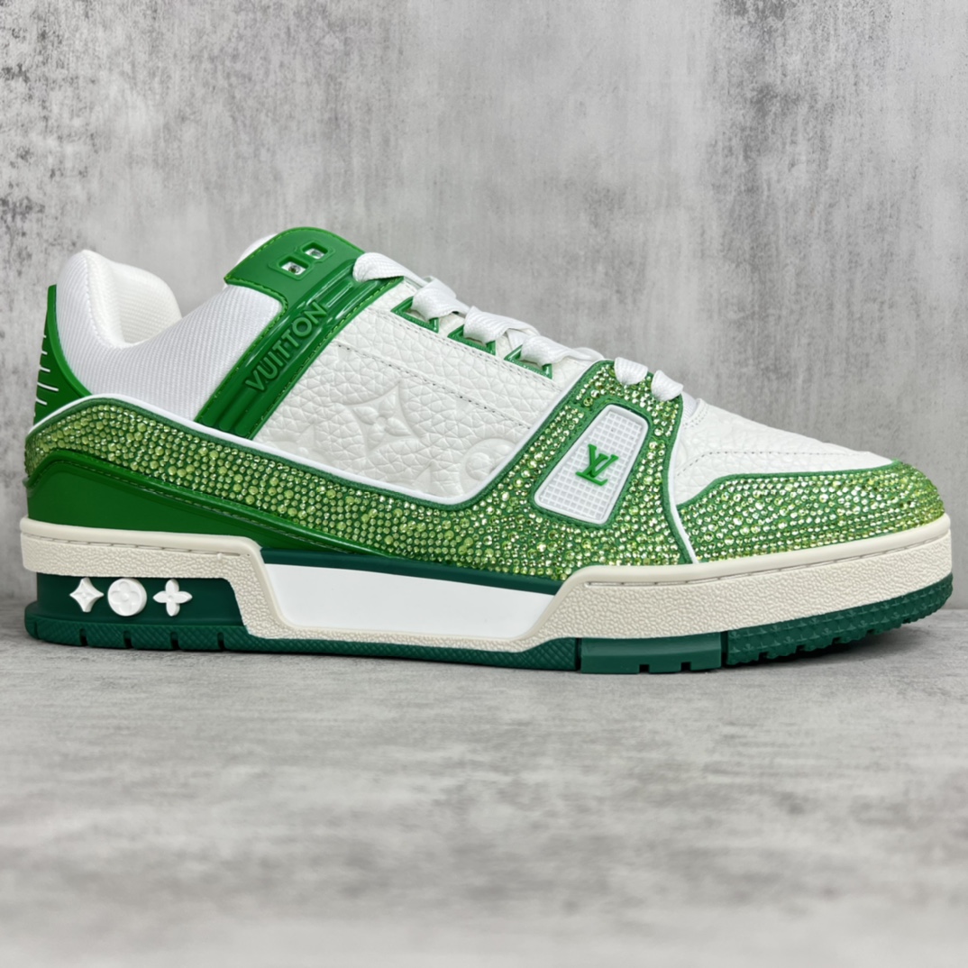 Louis Vuitton 新款上架 2023 Louis*Vuitto* LV trainer 满钻系列 走秀款TRAINER 大底和面料私模 绝对下血本费心思的一款鞋子 自Vifgil到来之后而设计的这一系列 每一季度都深受众多粉丝的青睐 TPU 大底 包装