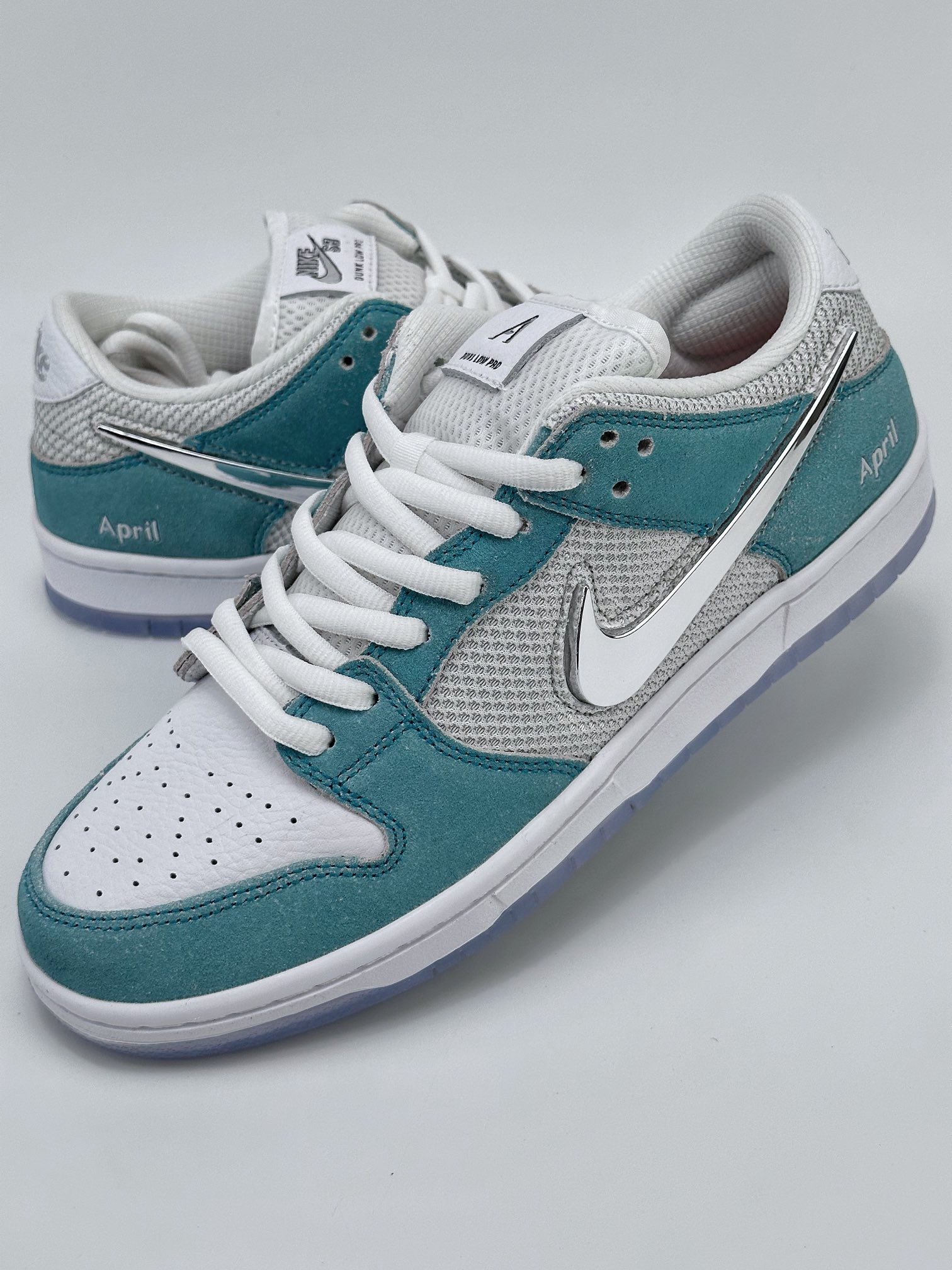 Nike SB Dunk Low 白青液态勾 FD2562-400