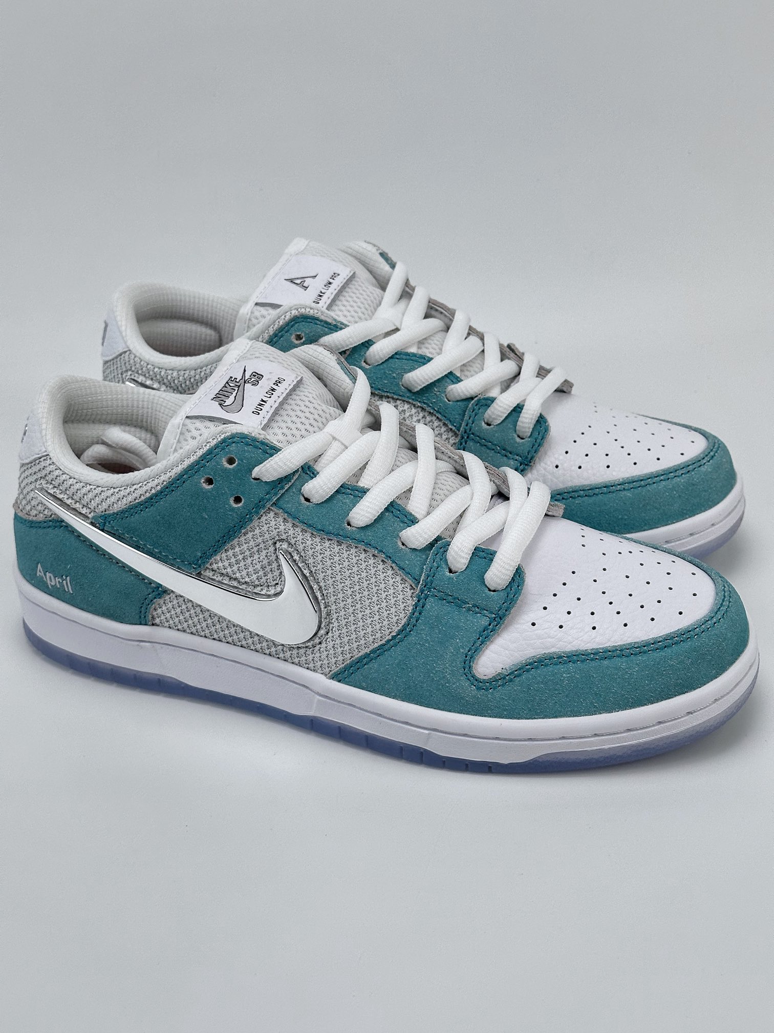 Nike SB Dunk Low 白青液态勾 FD2562-400