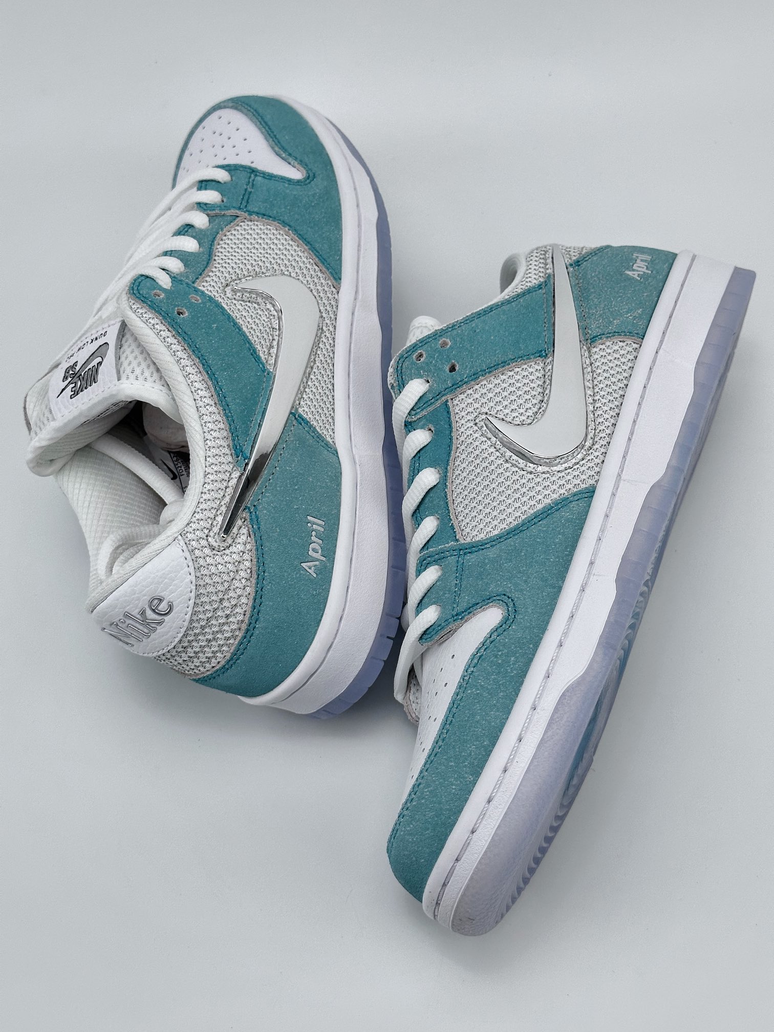 Nike SB Dunk Low 白青液态勾 FD2562-400