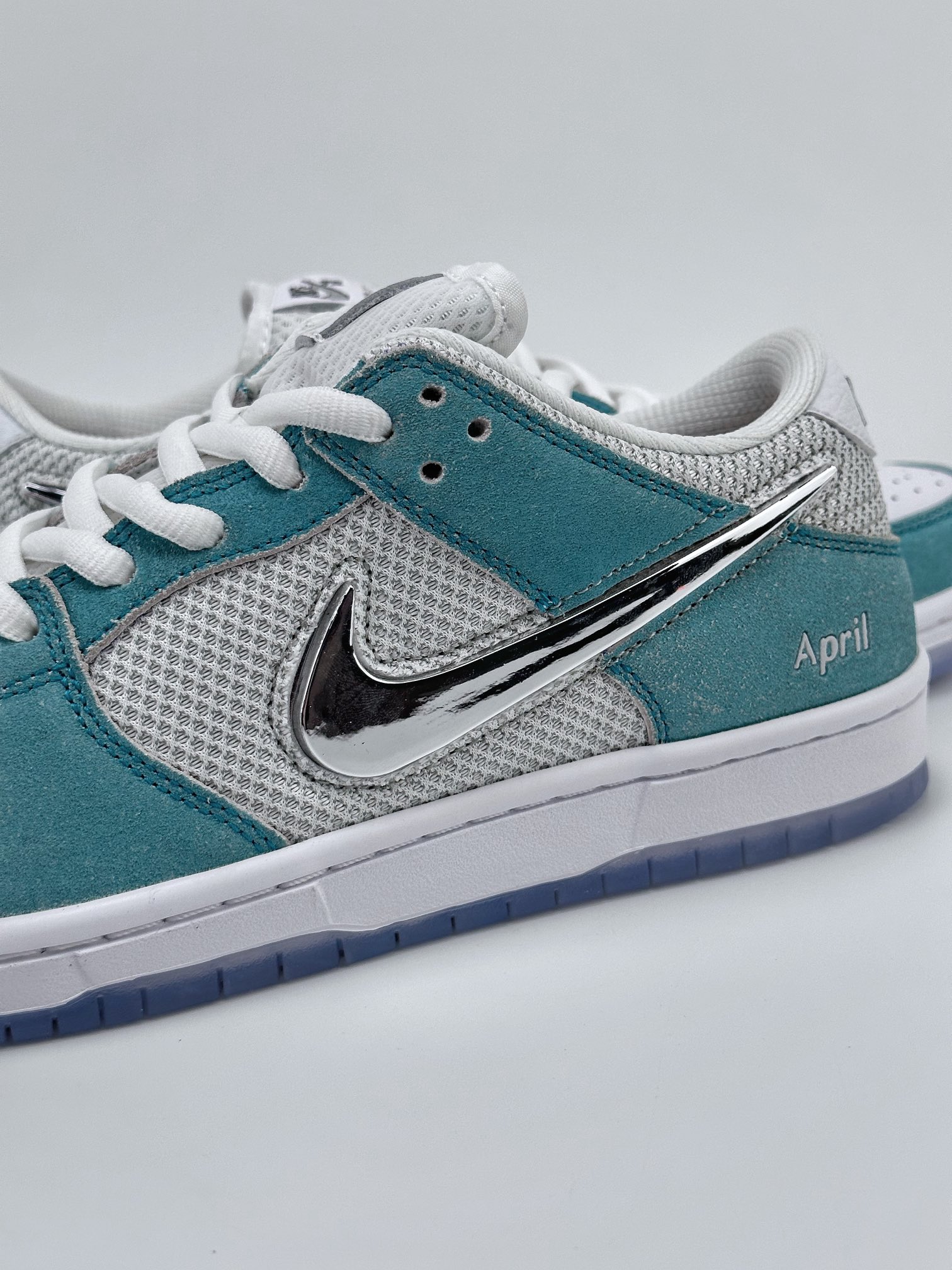 Nike SB Dunk Low 白青液态勾 FD2562-400