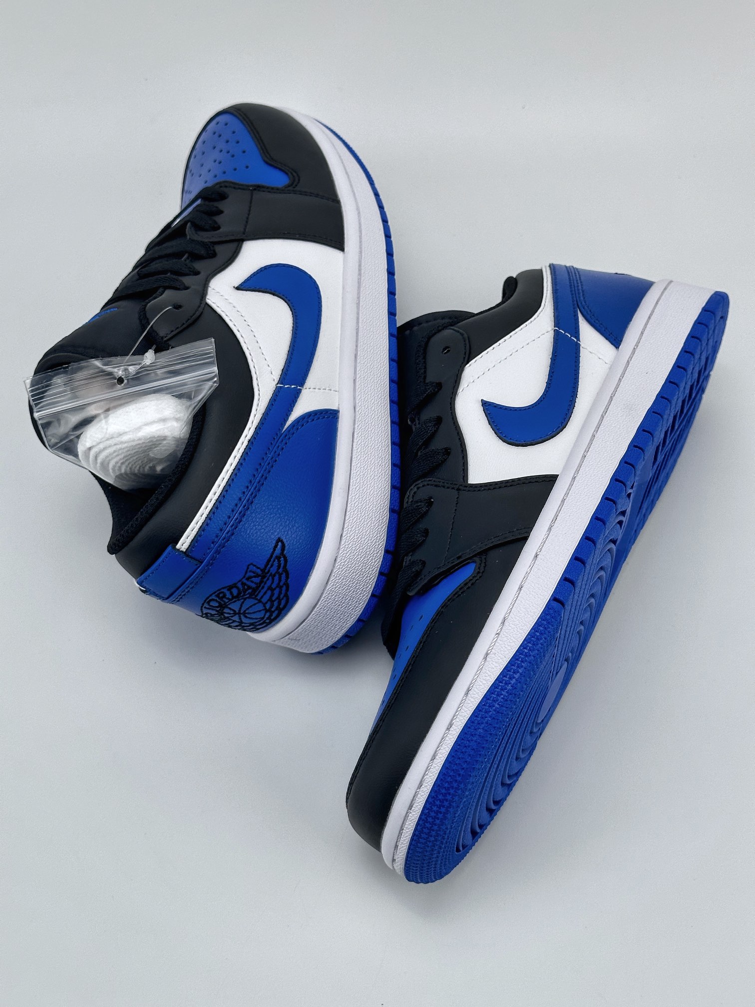 Air Jordan 1 Low ”Royal Toe” black, blue and white 553558-140