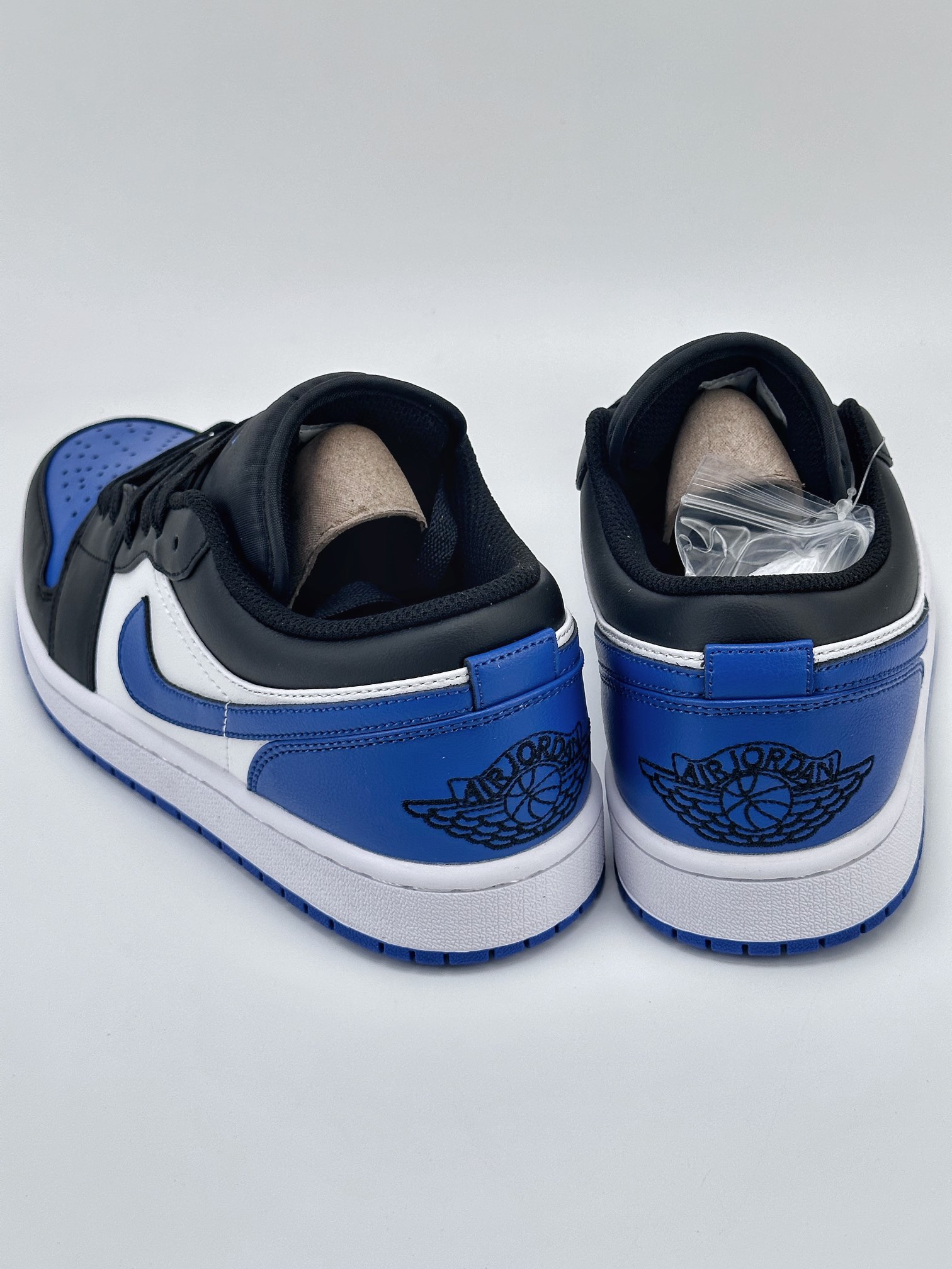 Air Jordan 1 Low ”Royal Toe” black, blue and white 553558-140