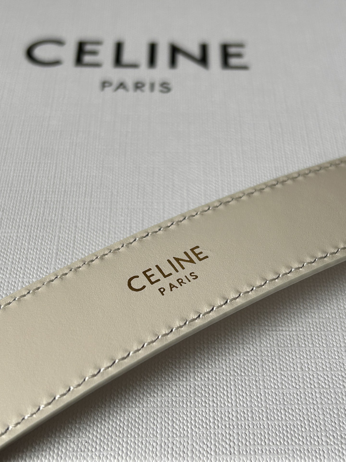 Celine Women’s Double-Sided Calf Skin Belt with Metal Rings and Tip - 图片 9