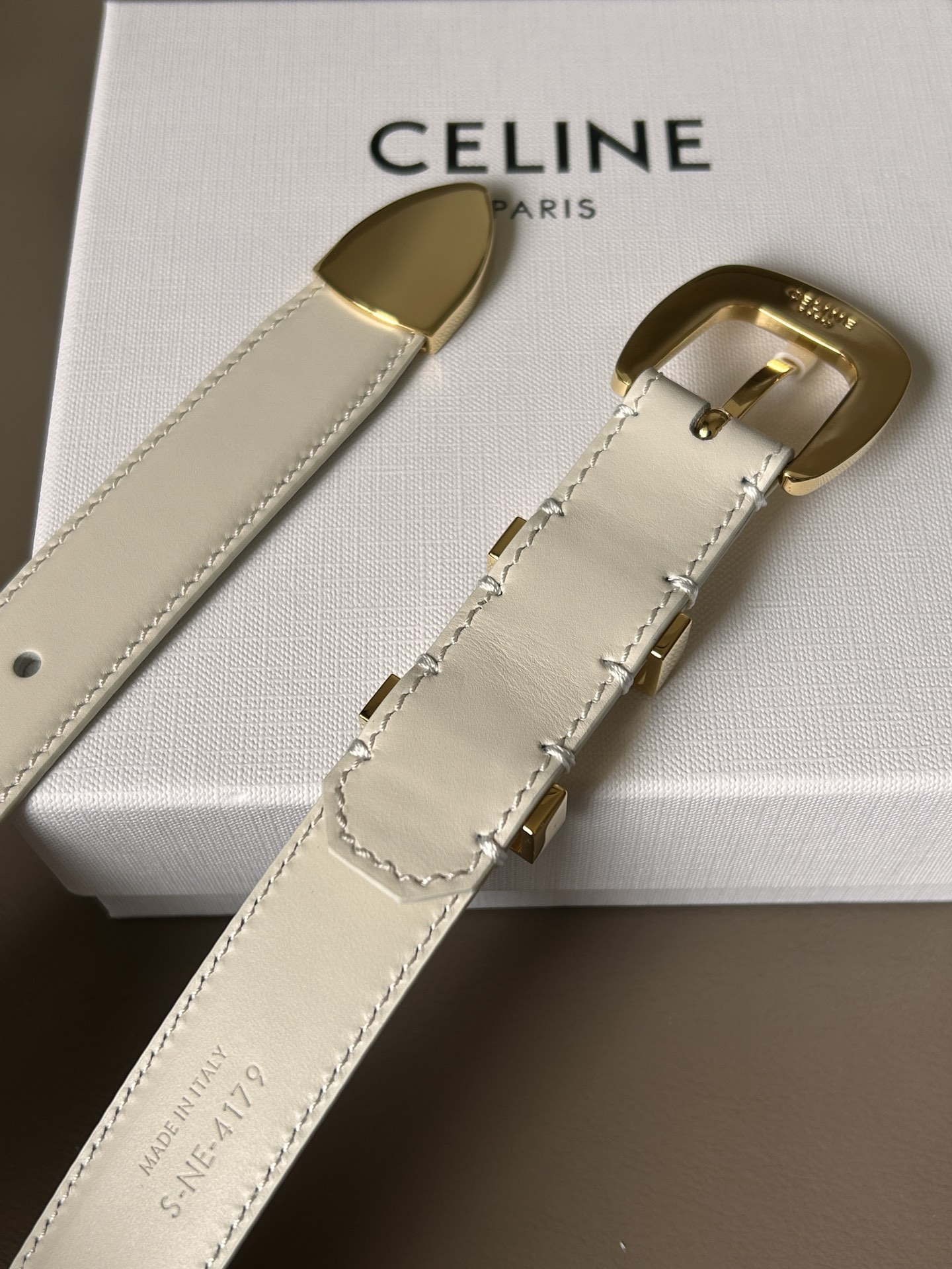 Celine Women’s Double-Sided Calf Skin Belt with Metal Rings and Tip - 图片 6