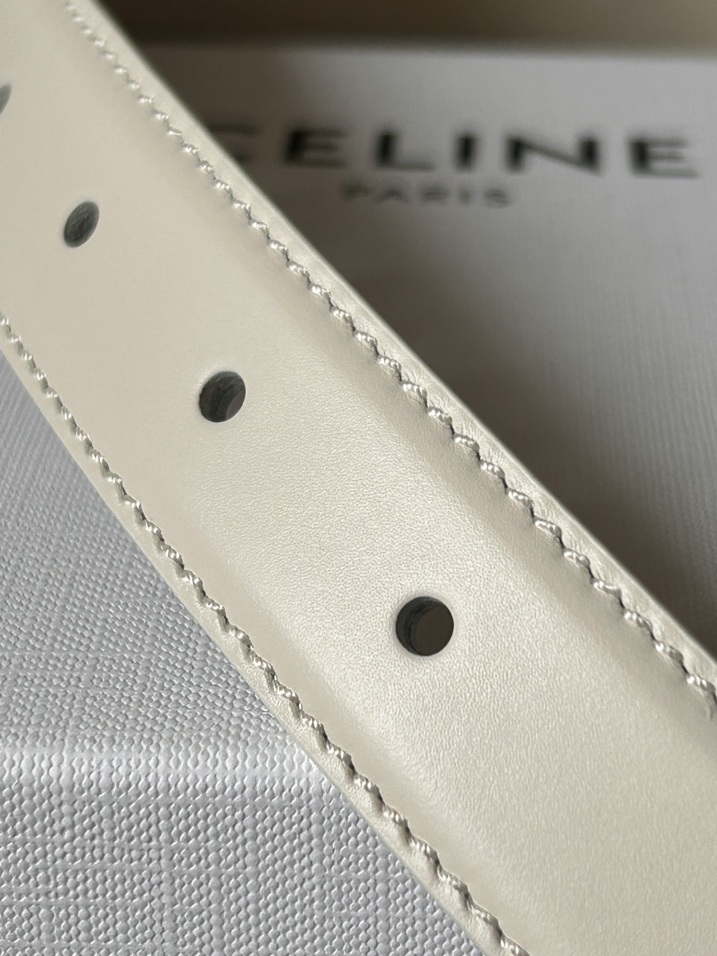Celine Women’s Double-Sided Calf Skin Belt with Metal Rings and Tip - 图片 4