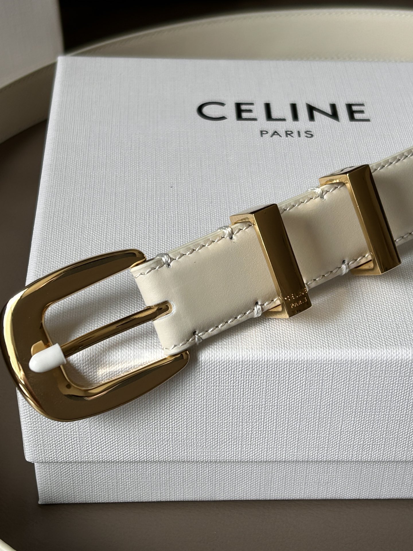 Celine Women’s Double-Sided Calf Skin Belt with Metal Rings and Tip - 图片 3