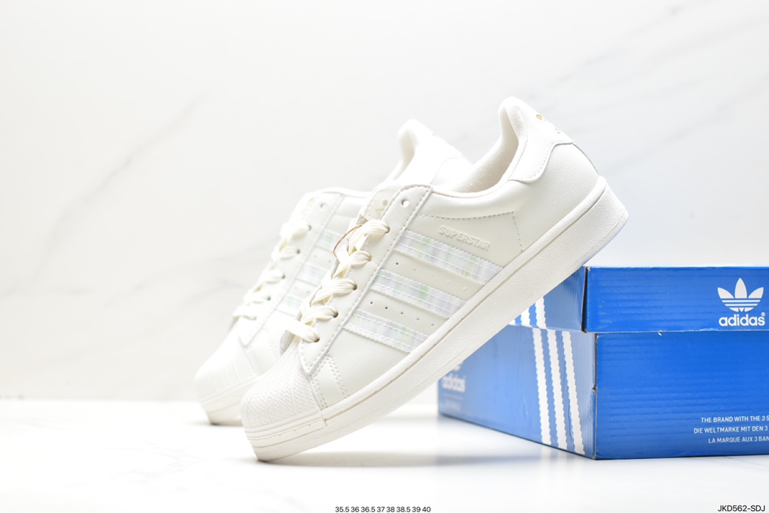 Adidas Originals Superstar ”Sail/Green/Lace” shell toe sneakers HQ6668