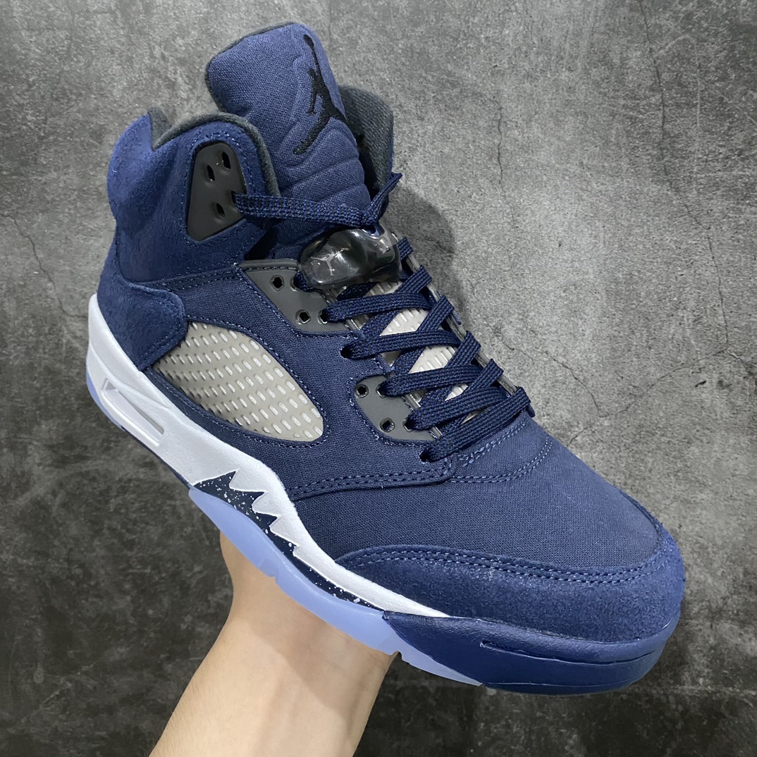 图片[3]-【外面纯原】Air Jordan AJ5 \”Georgetown\” 乔治城 货号：FD6812-400 鞋身大面积采用海军蓝麂皮覆盖 向球队标志性颜色致敬 侧面的透气网格采用白色呈现 鞋舌、中底锯齿则以灰色点缀 后跟处还带有特殊的标签设计 整体颜值简约百搭SIZE：40 40.5 41 42 42.5 43 44 44.5 45 46 47.5-莆田鞋批发中心