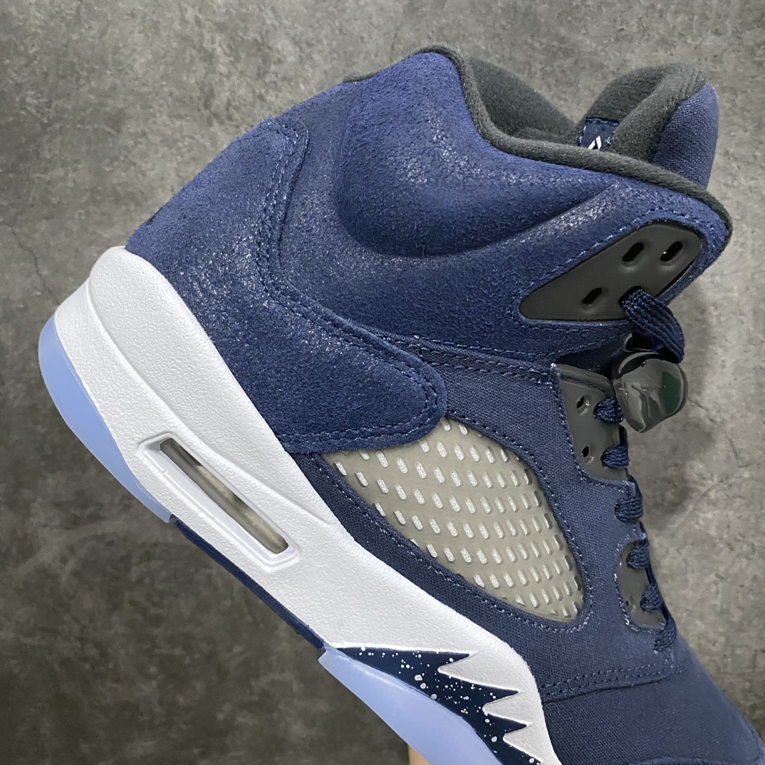 图片[7]-【外面纯原】Air Jordan AJ5 \”Georgetown\” 乔治城 货号：FD6812-400 鞋身大面积采用海军蓝麂皮覆盖 向球队标志性颜色致敬 侧面的透气网格采用白色呈现 鞋舌、中底锯齿则以灰色点缀 后跟处还带有特殊的标签设计 整体颜值简约百搭SIZE：40 40.5 41 42 42.5 43 44 44.5 45 46 47.5-莆田鞋批发中心