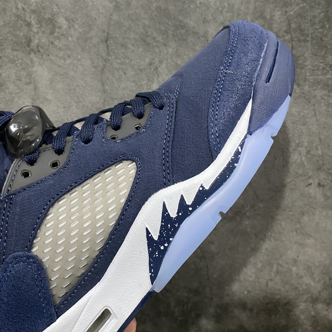 图片[6]-【外面纯原】Air Jordan AJ5 \”Georgetown\” 乔治城 货号：FD6812-400 鞋身大面积采用海军蓝麂皮覆盖 向球队标志性颜色致敬 侧面的透气网格采用白色呈现 鞋舌、中底锯齿则以灰色点缀 后跟处还带有特殊的标签设计 整体颜值简约百搭SIZE：40 40.5 41 42 42.5 43 44 44.5 45 46 47.5-莆田鞋批发中心