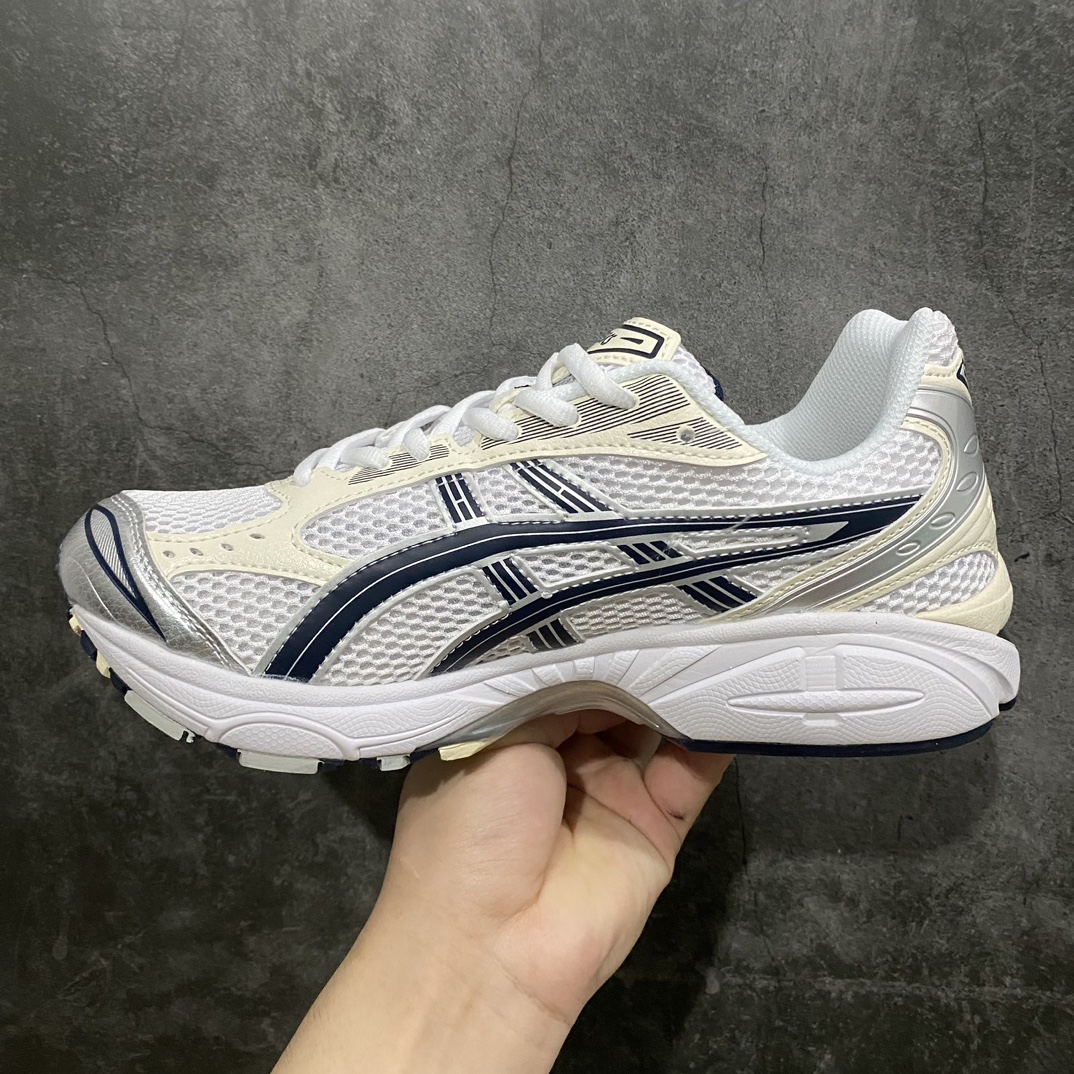 图片[2]-【纯原版】 ASICS GEL-KAYANO 14 亚瑟士系列轻量缓震休闲运动跑步鞋n设计师 Hidenori Yamashita 以「Flash」一词为灵感，创造出未来感金属色鞋面，改造升级内在性能，由内而外全面革新，为 GEL-KAYANO 家族传承及经典跑鞋文化的延续，创下里程碑式作品。ASICS GEL – KAYANO 14 跑鞋重新诠释了复古的跑步形状，并以其 2000 年代后期的美学理念重新铺装，银色与蓝色的鞋面极为高档.网面铺陈与鞋面、鞋头多处细节位增添了透气性。ASICS GEL – KAYANO 14的鞋后跟部中底上以及多密度耐磨鞋底增加了 GEL 缓震胶，提供高抗冲击性、缓冲性、可保护脚部免受地面冲击的影响，穿着舒适性十足「入手同款」 尺码：35.5 36 37 37.5 38 39 39.5 40.5 41.5 42 42.5 43.5 44 45-莆田鞋批发中心