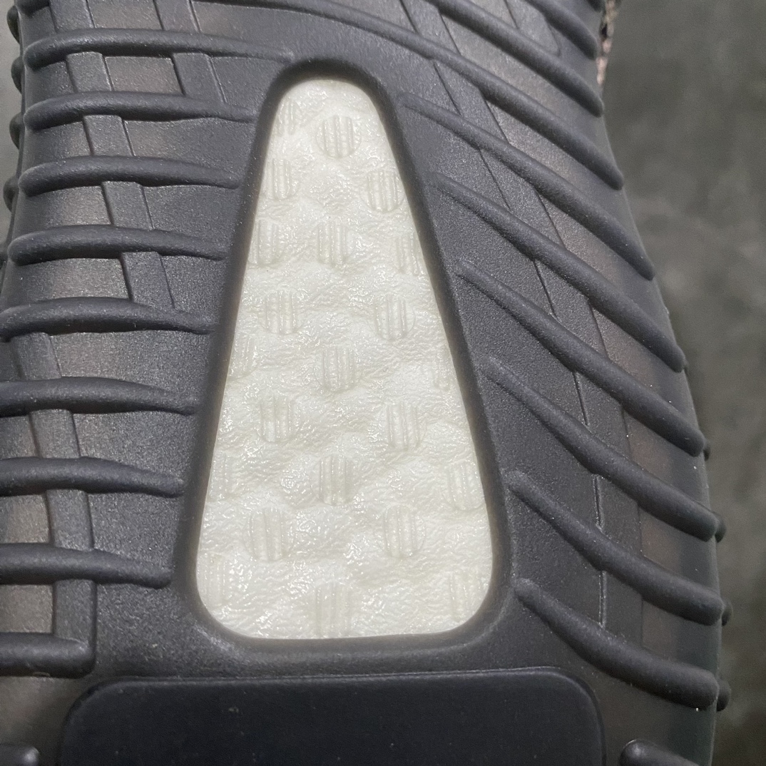 图片[4]-【LW版本】Yeezy350 V2 黑红 天使 FW5190n市场第一梯队 高端零售首选品质不翻车n原鞋原厂数据材料开发国内知名一线大厂出品目前市面天花板品质 原装巴斯夫\”BASF\” 原料 尺码：36-48-莆田鞋批发中心