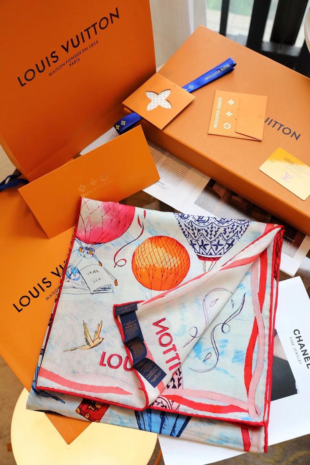 LV《土耳其热气球》140*140，双面同色，70%羊绒➕30%真丝，四色土耳其从赫拉波利斯山坡上流淌下