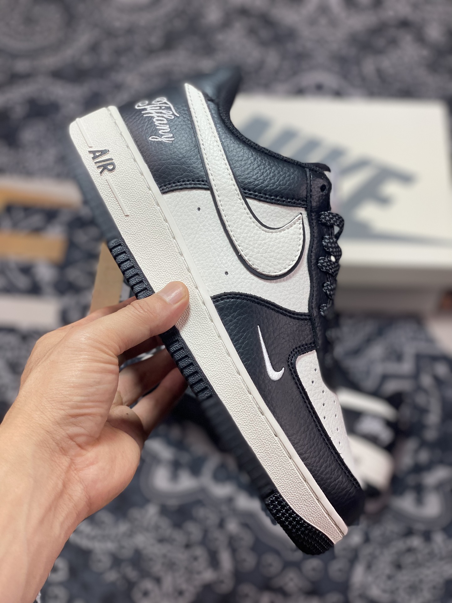 240  Nike Air Force 1’07 Low”Black/Beige White“空军一号板鞋“皮革黑米白叠钩刺绣”AE1686-003