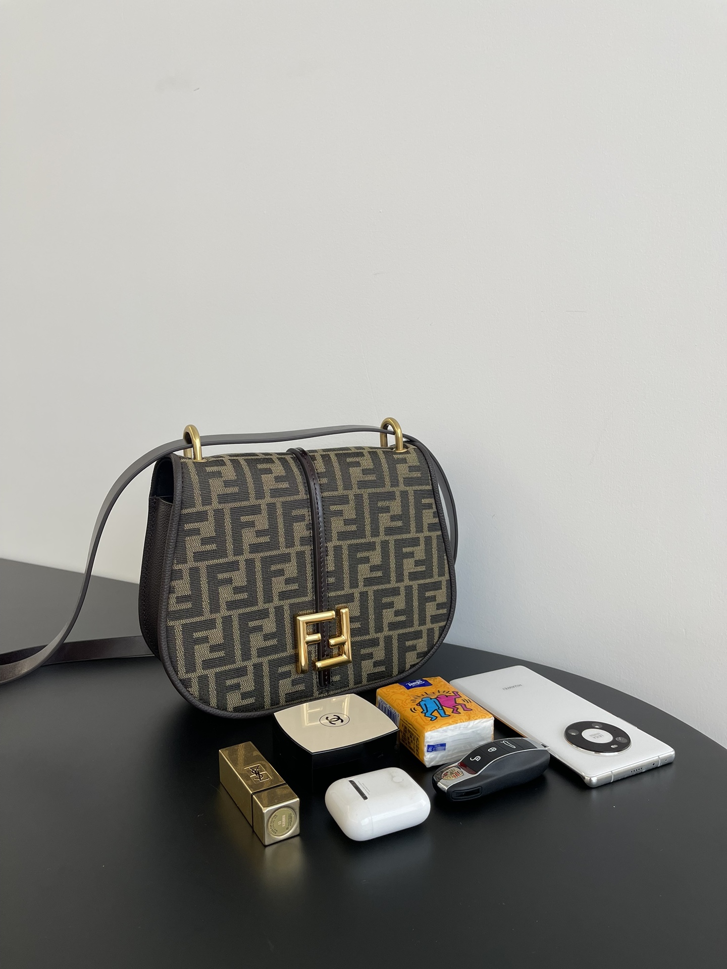 Referencia de capacidad para talla mediana con estampado clásico 8090