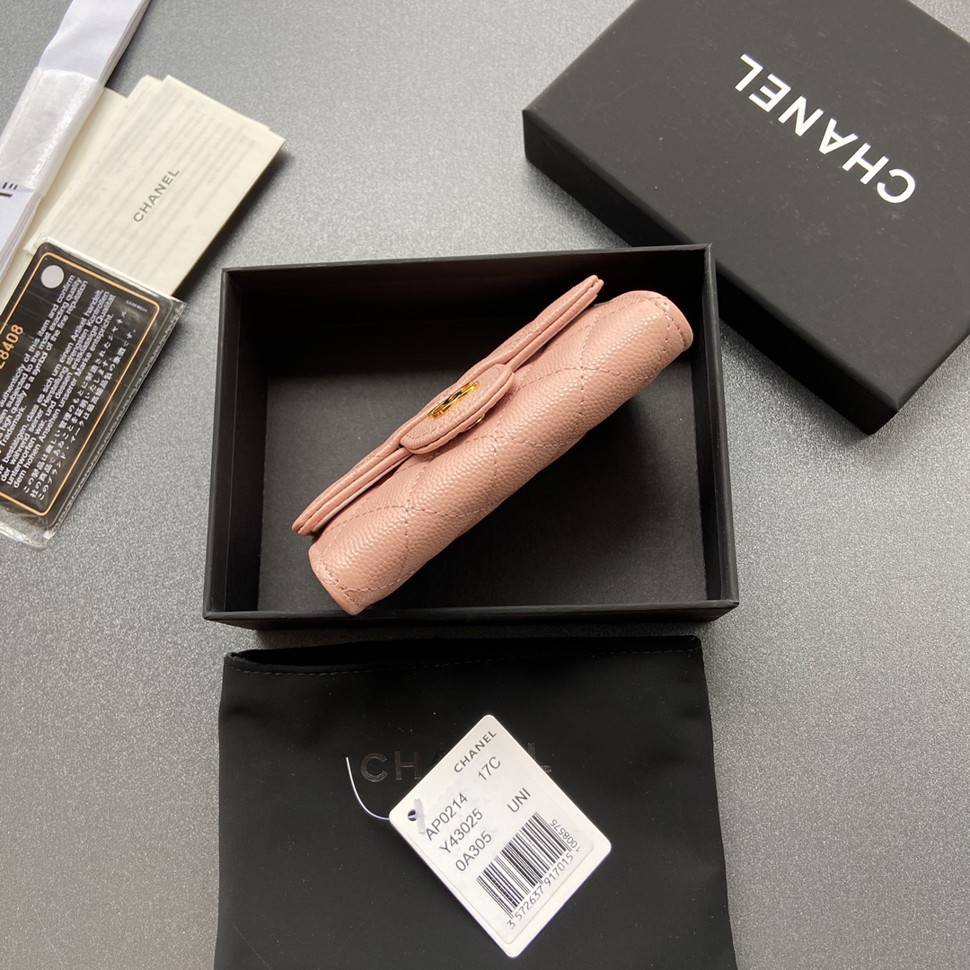 小香进口意大利皮货号:A尺寸:w11h7cm颜色:粉色细球纹金色钢唛