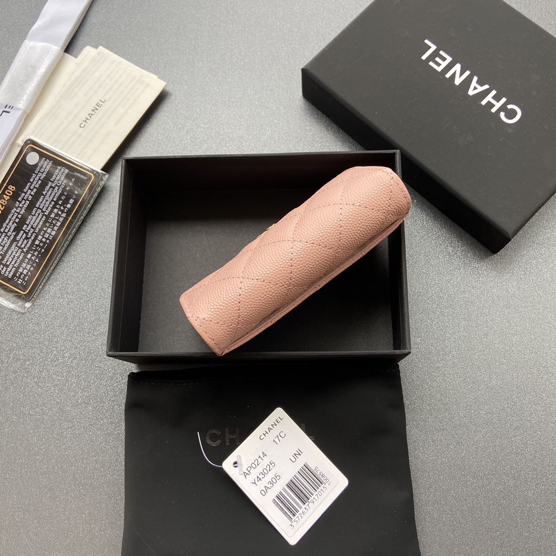 小香进口意大利皮货号:A尺寸:w11h7cm颜色:粉色细球纹金色钢唛