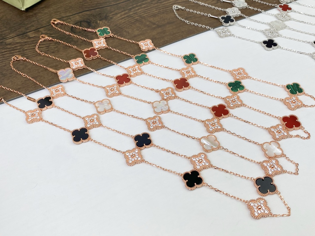 VCA梵克雅宝 黑玛瑙/红玛瑙/白贝母/孔雀石 带钻十花项链🎉🎉短款项链 长度52cm🎈🎈使用微镶工艺，