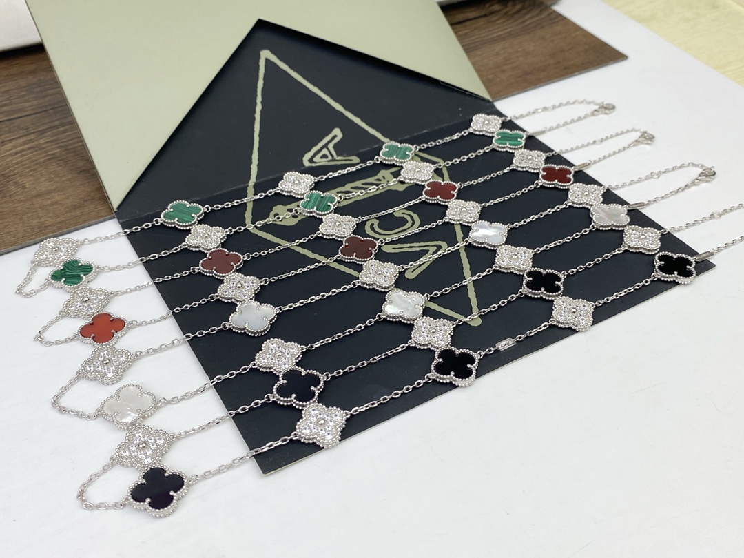 VCA梵克雅宝 黑玛瑙/红玛瑙/白贝母/孔雀石 带钻十花项链🎉🎉短款项链 长度52cm🎈🎈使用微镶工艺，