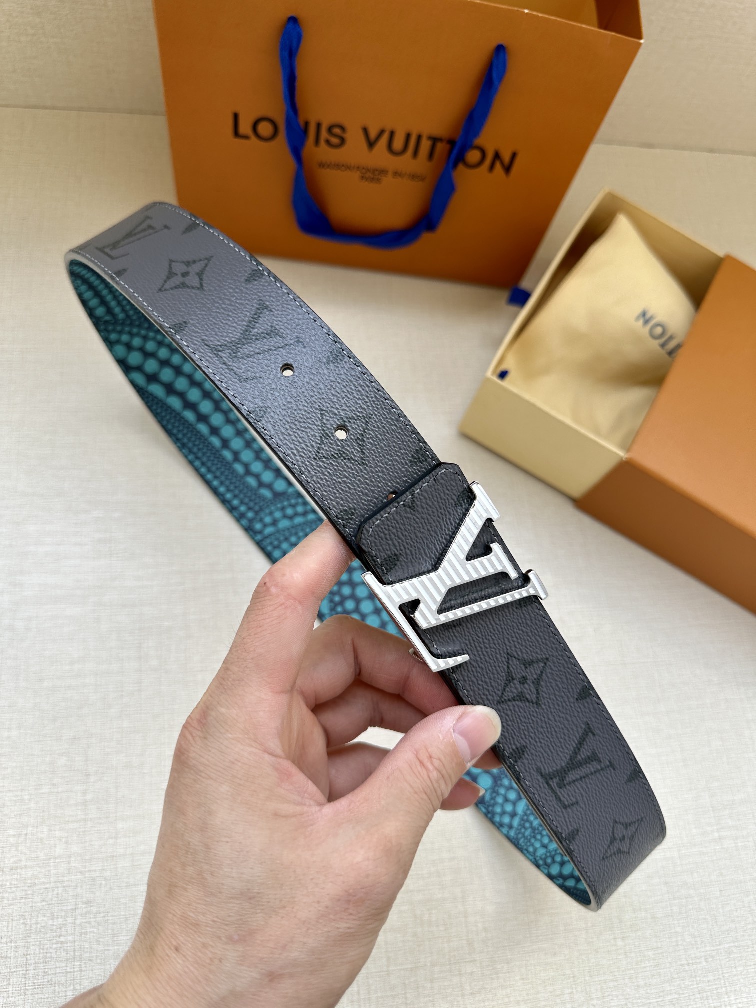 Original Louis Vuitton and Yayoi Kusama join forces again, launching the LV x YK LV Webbing belt in the collaboration s…