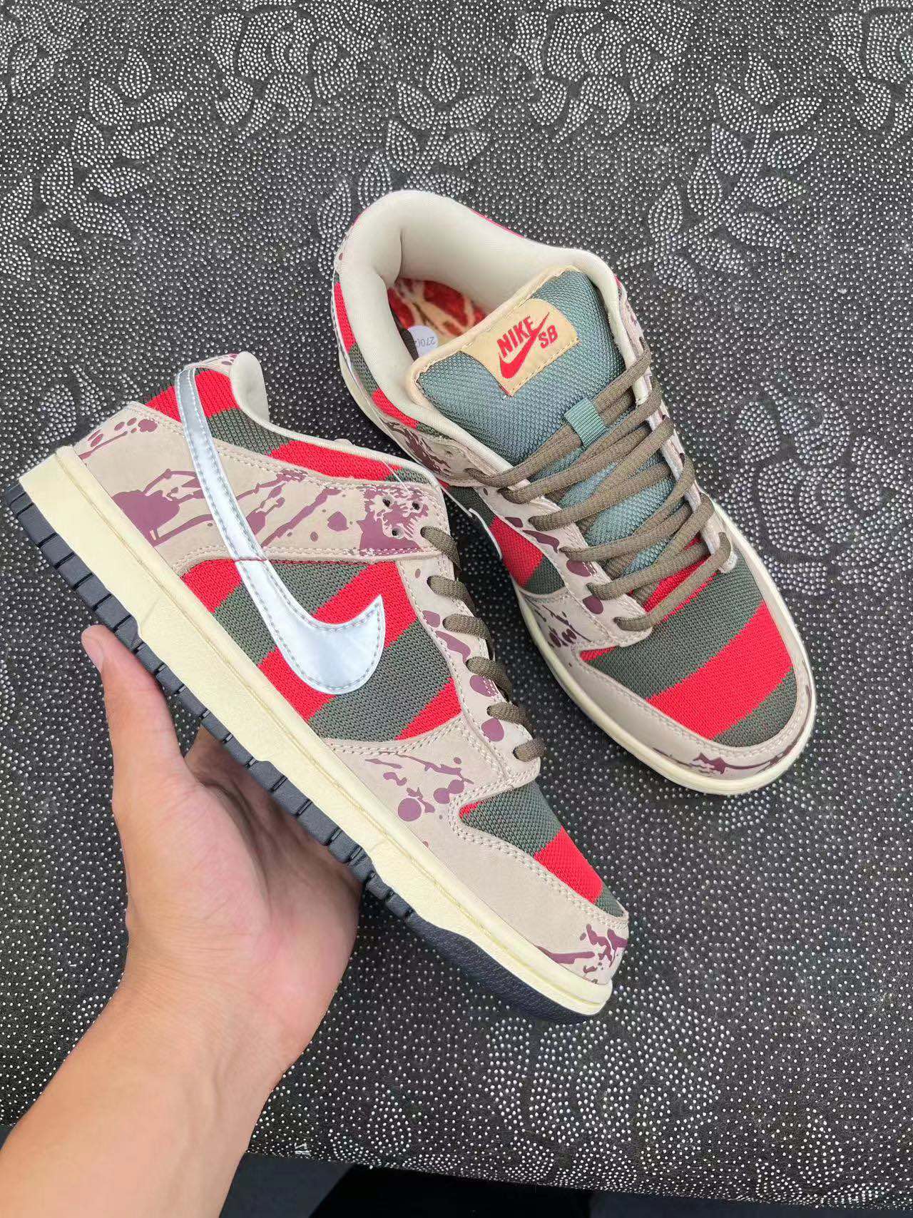 ? Dunk Low SB 猛鬼街 灰红配色?