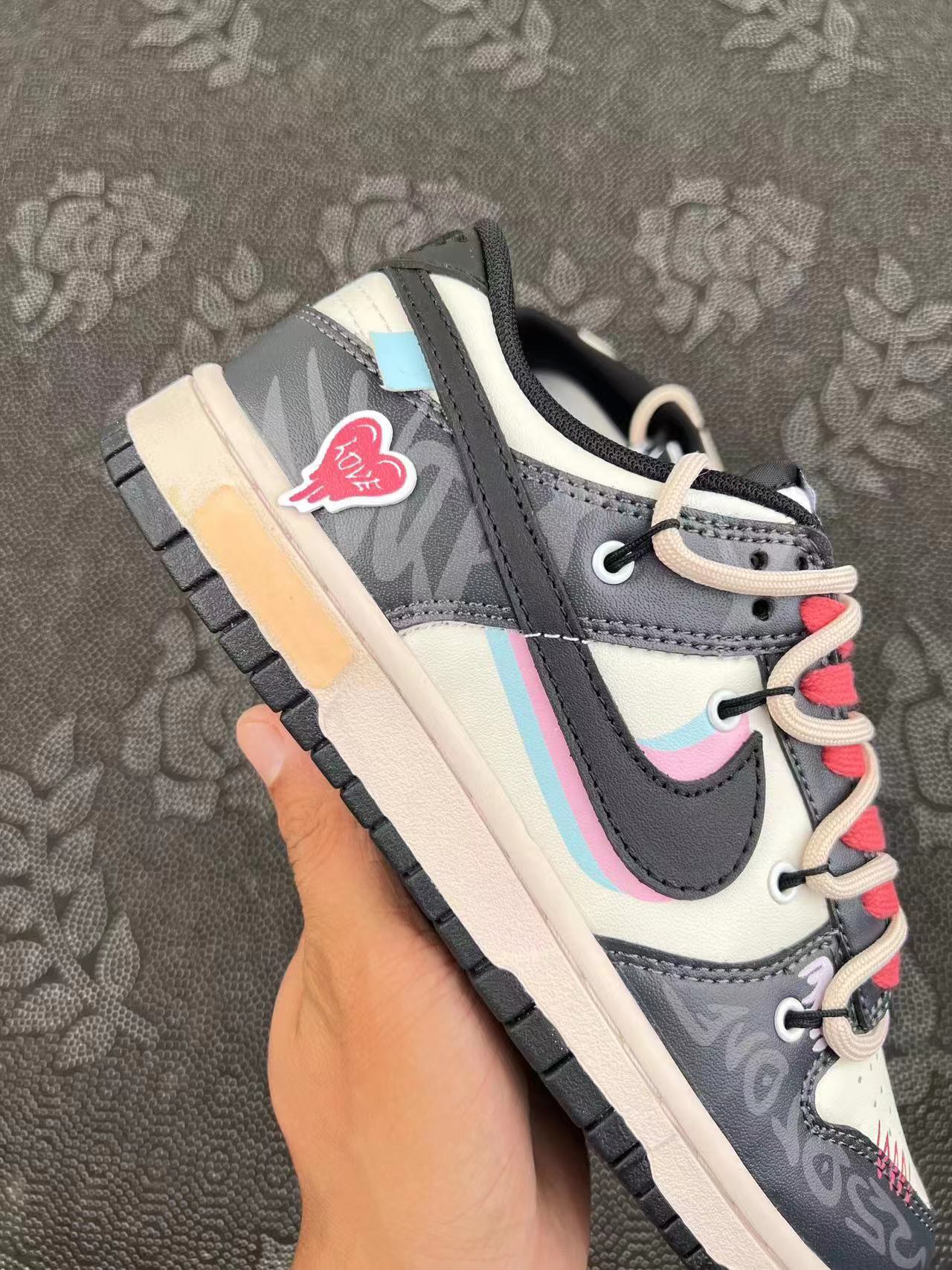 ? 正品定制Nike Dunk Low 熊猫惡作剧 迷幻爱 低帮板鞋 黑白粉色?