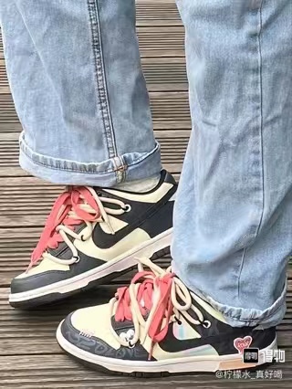 ? 正品定制Nike Dunk Low 熊猫惡作剧 迷幻爱 低帮板鞋 黑白粉色?