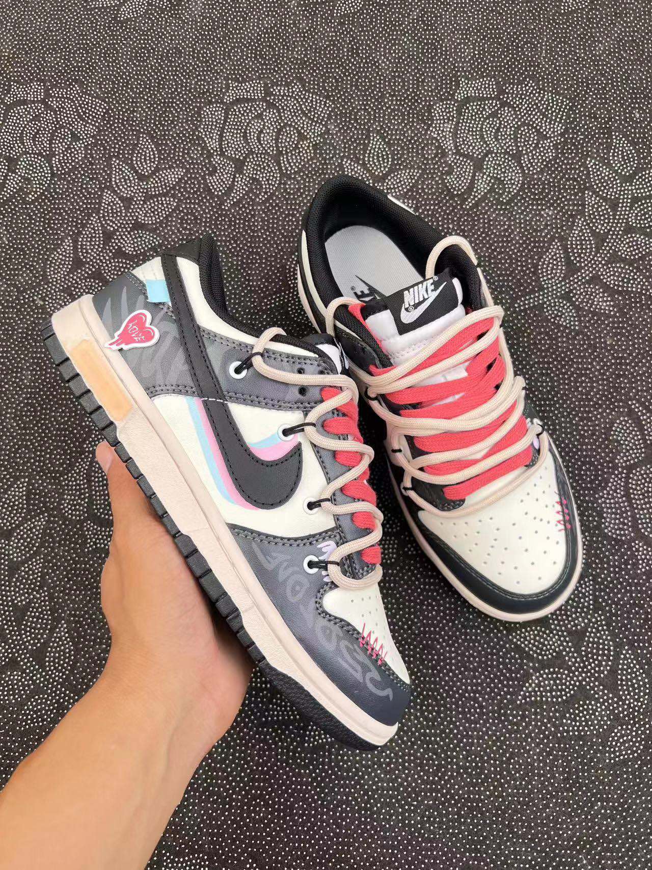 ? 正品定制Nike Dunk Low 熊猫惡作剧 迷幻爱 低帮板鞋 黑白粉色?