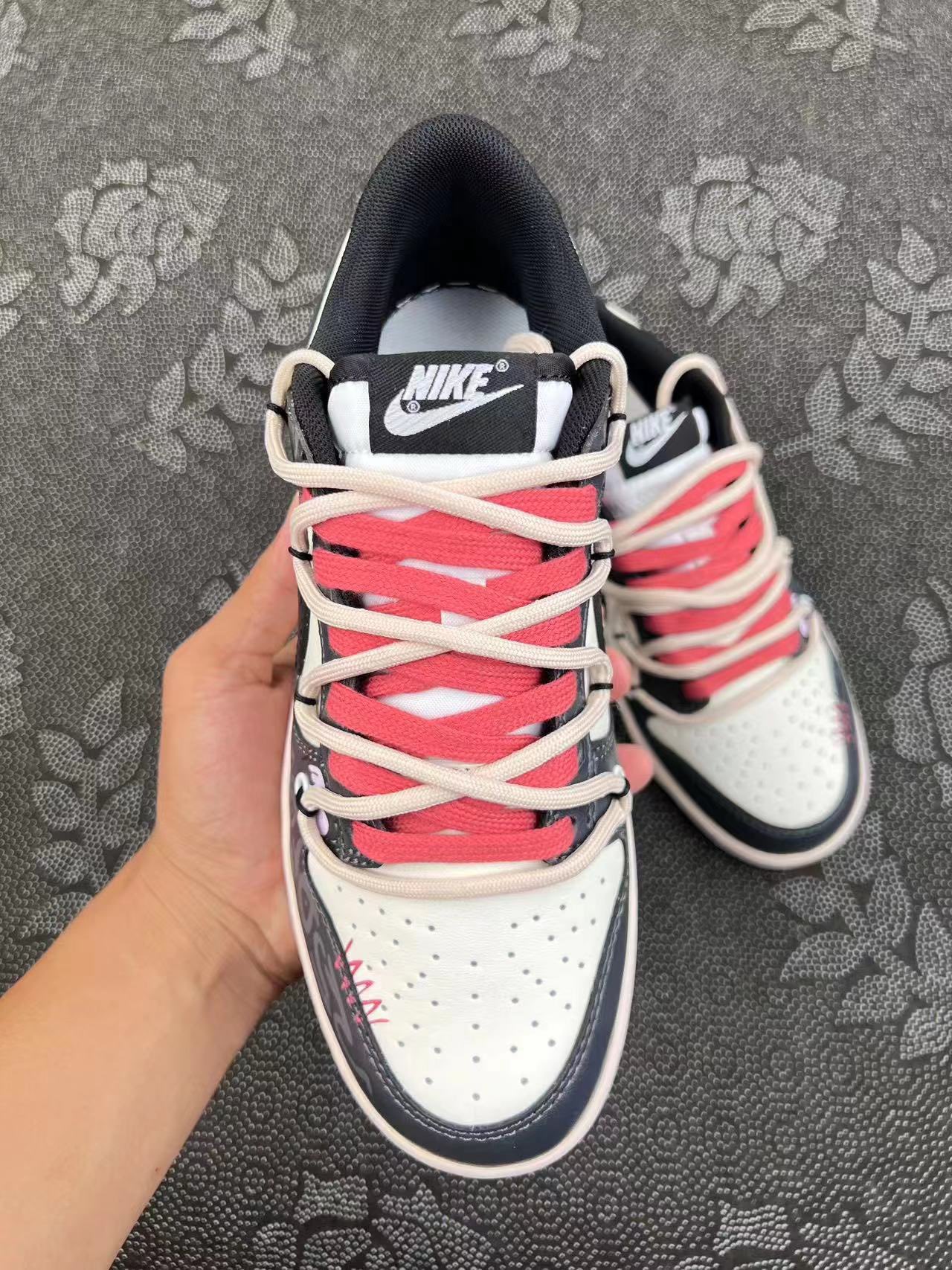 ? 正品定制Nike Dunk Low 熊猫惡作剧 迷幻爱 低帮板鞋 黑白粉色?