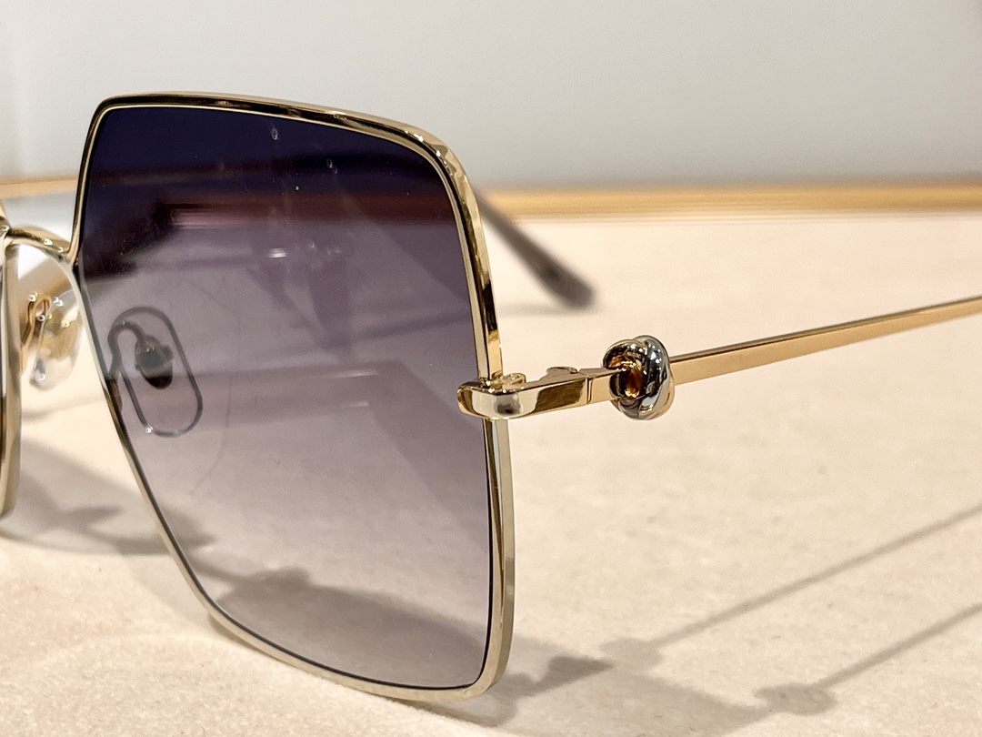  Cartier 
双色电镀
CT0361
Size61口16-145
内镀蓝膜镜片

