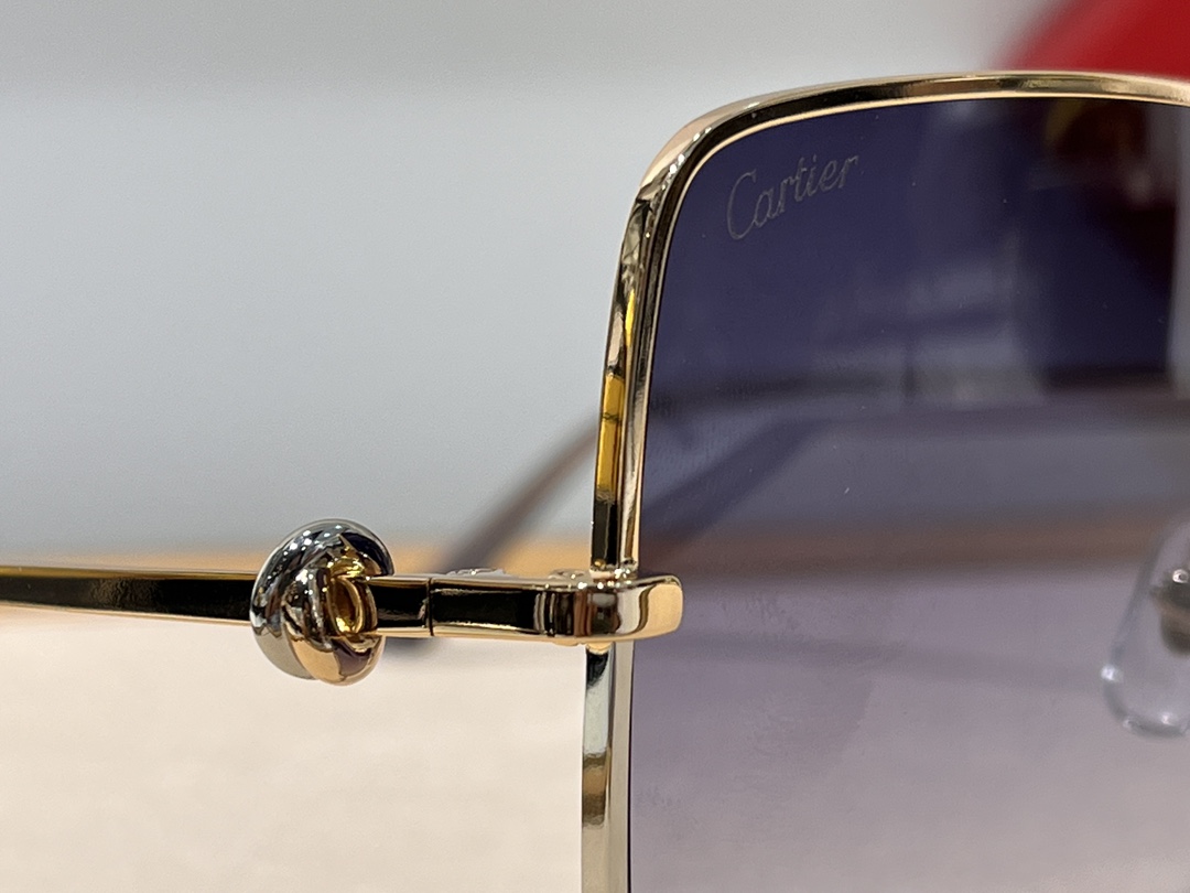  Cartier 
双色电镀
CT0361
Size61口16-145
内镀蓝膜镜片

