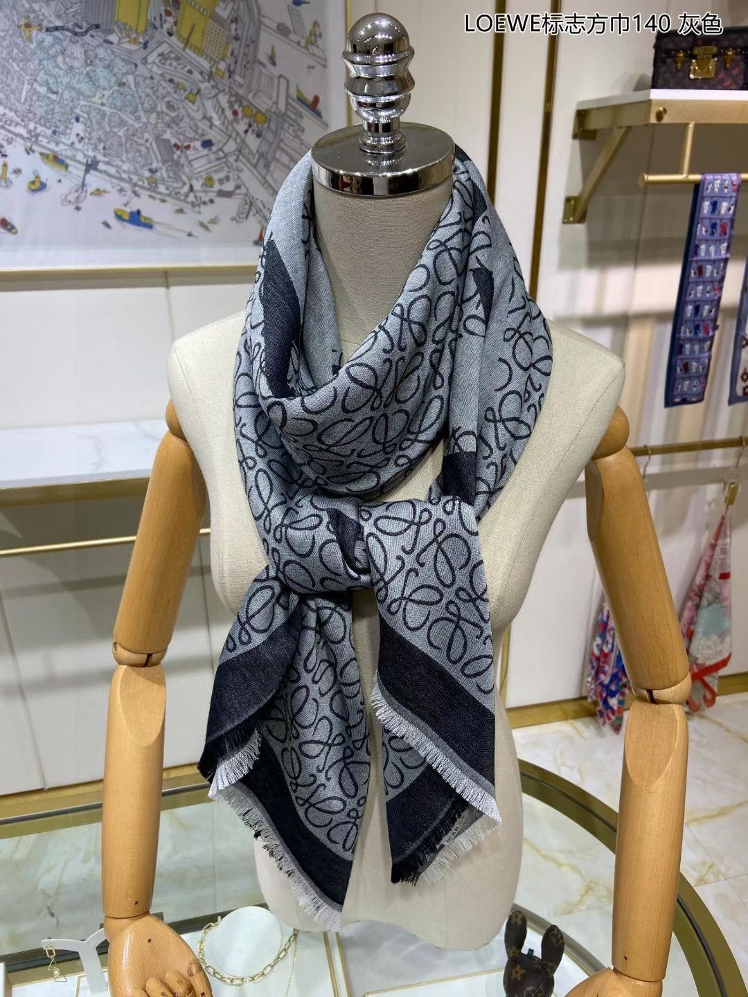 💟补单到🎁🎁👑👑罗意威【LOEWE标志方巾140】很幸运拿到這个品牌的东西，真的不多见，很少在国內做订单