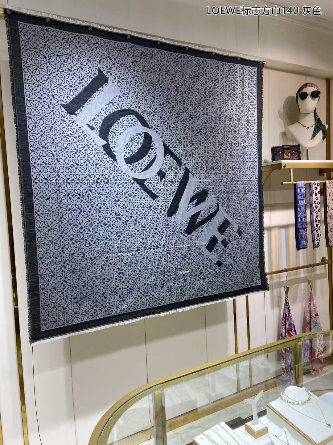 💟补单到🎁🎁👑👑罗意威【LOEWE标志方巾140】很幸运拿到這个品牌的东西，真的不多见，很少在国內做订单