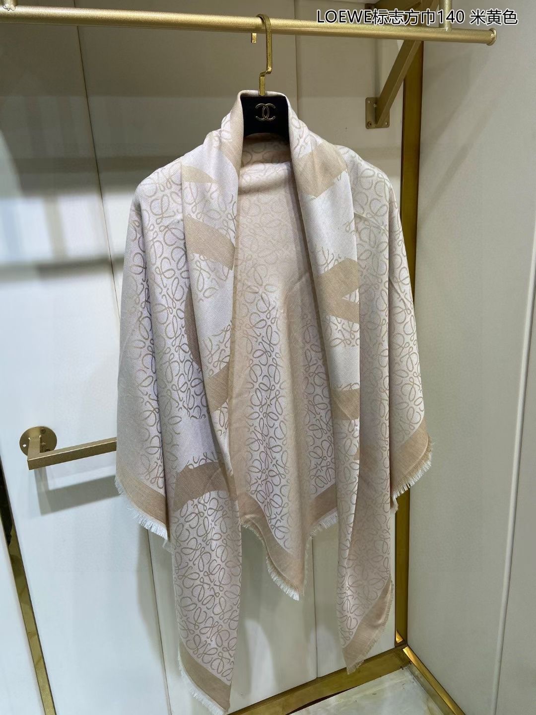 💟补单到🎁🎁👑👑罗意威【LOEWE标志方巾140】很幸运拿到這个品牌的东西，真的不多见，很少在国內做订单