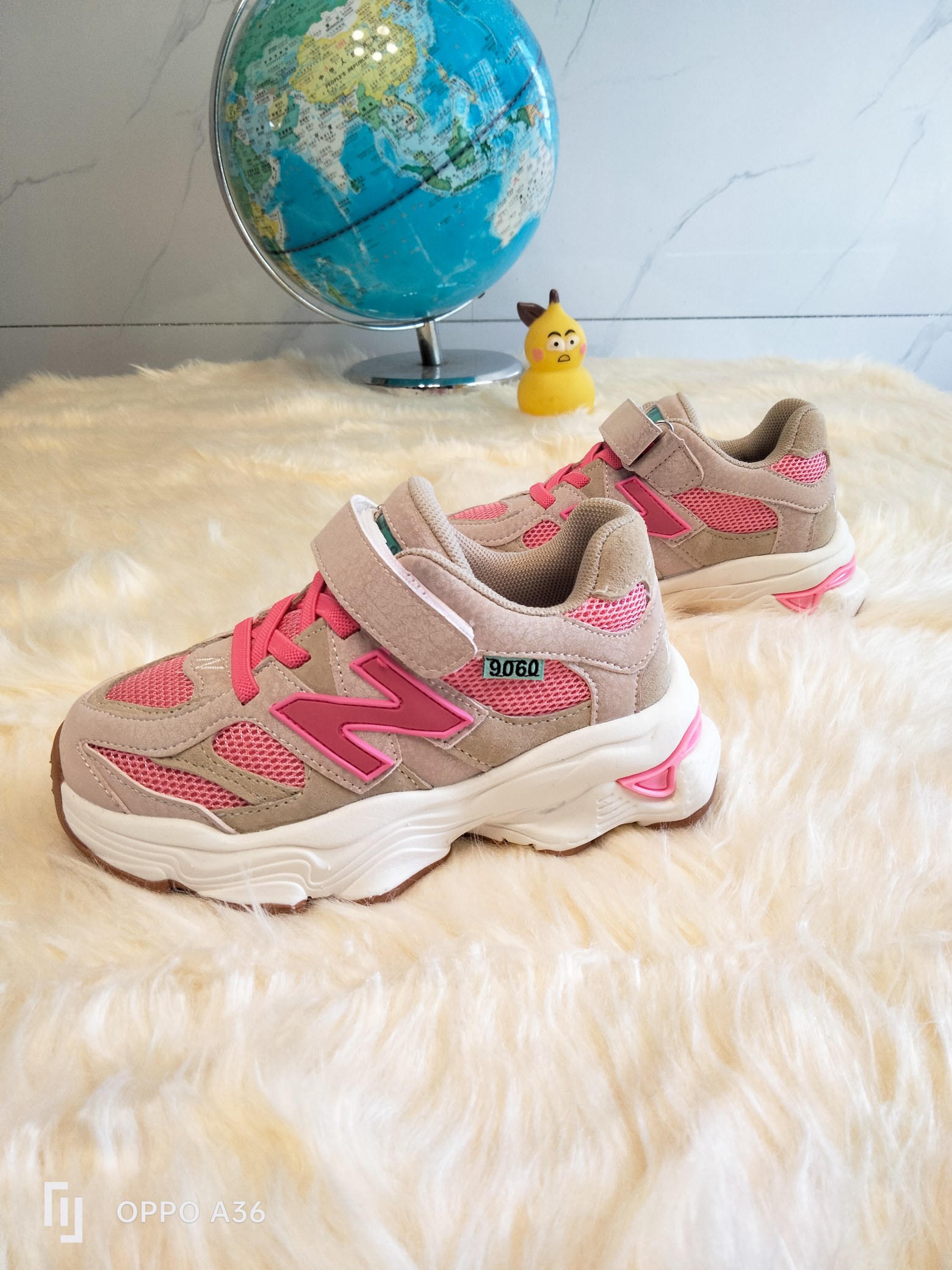 NB9060童鞋!！ 鞋底采用🔥EVA发泡➕防滑贴片一体成型🎆更受于孩子喜爱的超轻鞋底，超轻鞋底🔥 火爆🔥魔术贴➕鞋带设计 尺码：26 27 28 29 30 31 32 33 34 35-选品中心