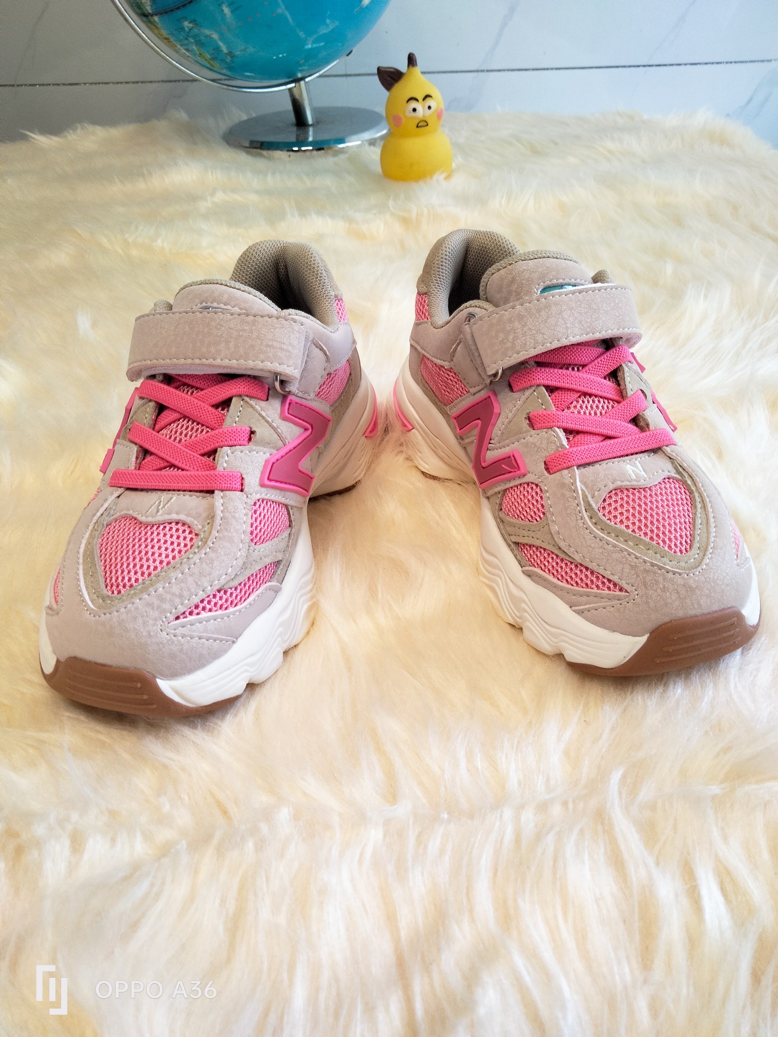 图片[2]-NB9060童鞋!！ 鞋底采用🔥EVA发泡➕防滑贴片一体成型🎆更受于孩子喜爱的超轻鞋底，超轻鞋底🔥 火爆🔥魔术贴➕鞋带设计 尺码：26 27 28 29 30 31 32 33 34 35-选品中心